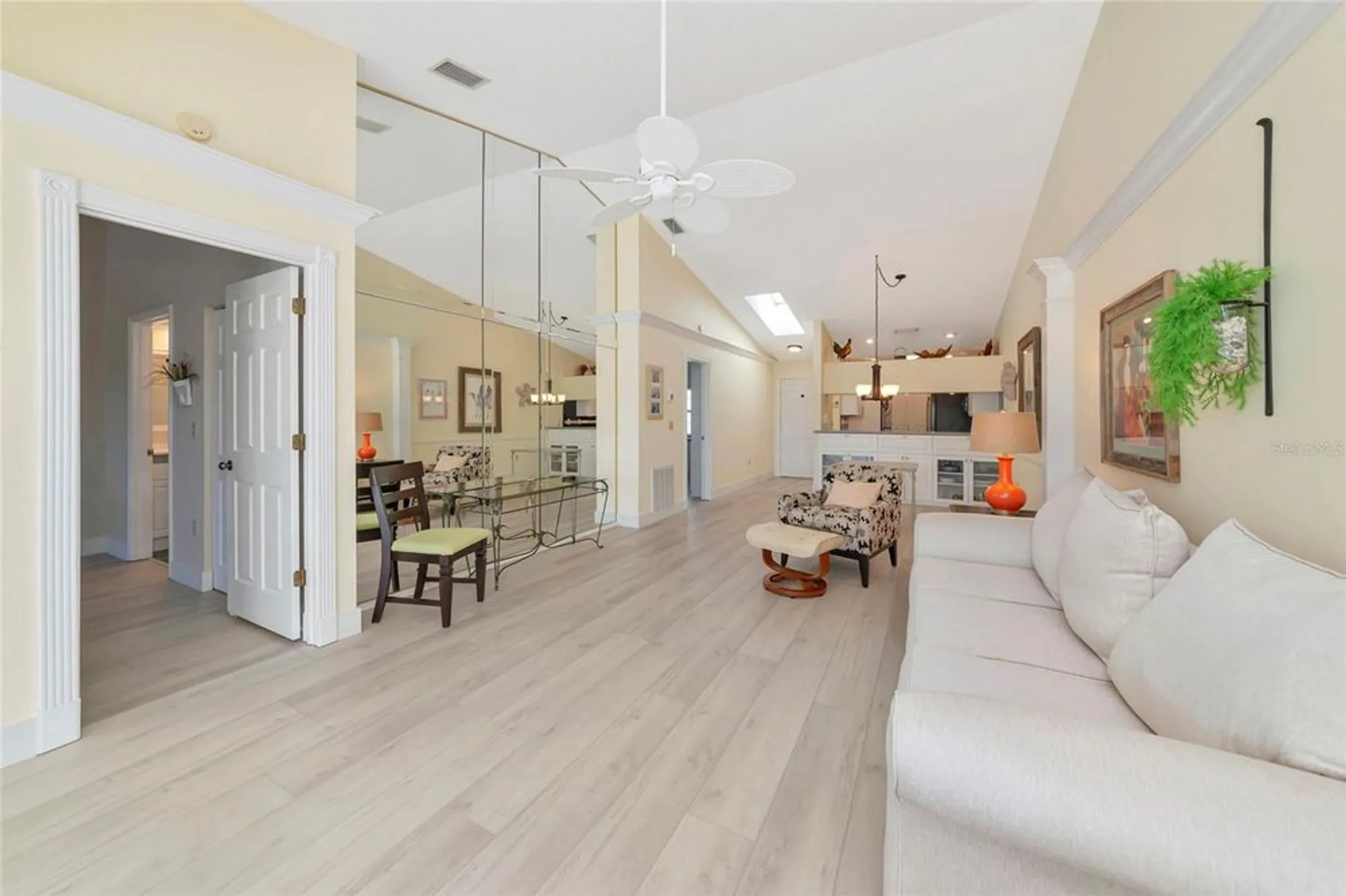 Property Slideshow image 21 of 63 | 515 woodstork cir, Bradenton, FL, 34209