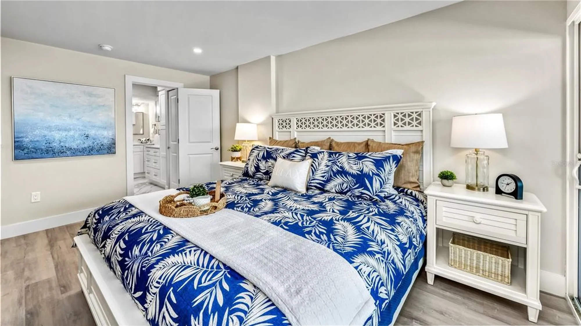 Property Slideshow image 27 of 58 | 20 whispering sands dr 1205, Sarasota, FL, 34242