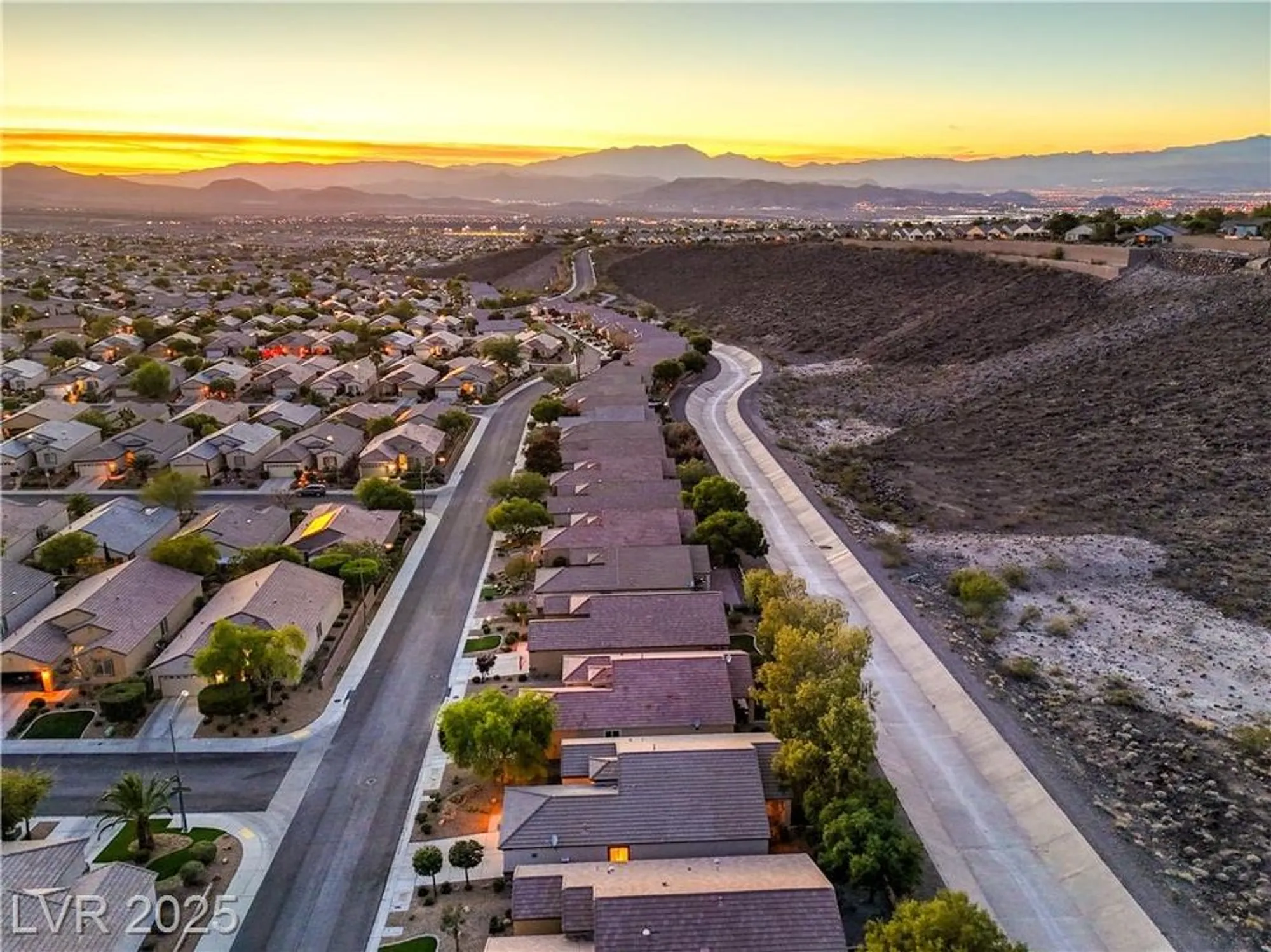 Property Slideshow image 14 of 42 | 2314 jada dr, Henderson, NV, 89044