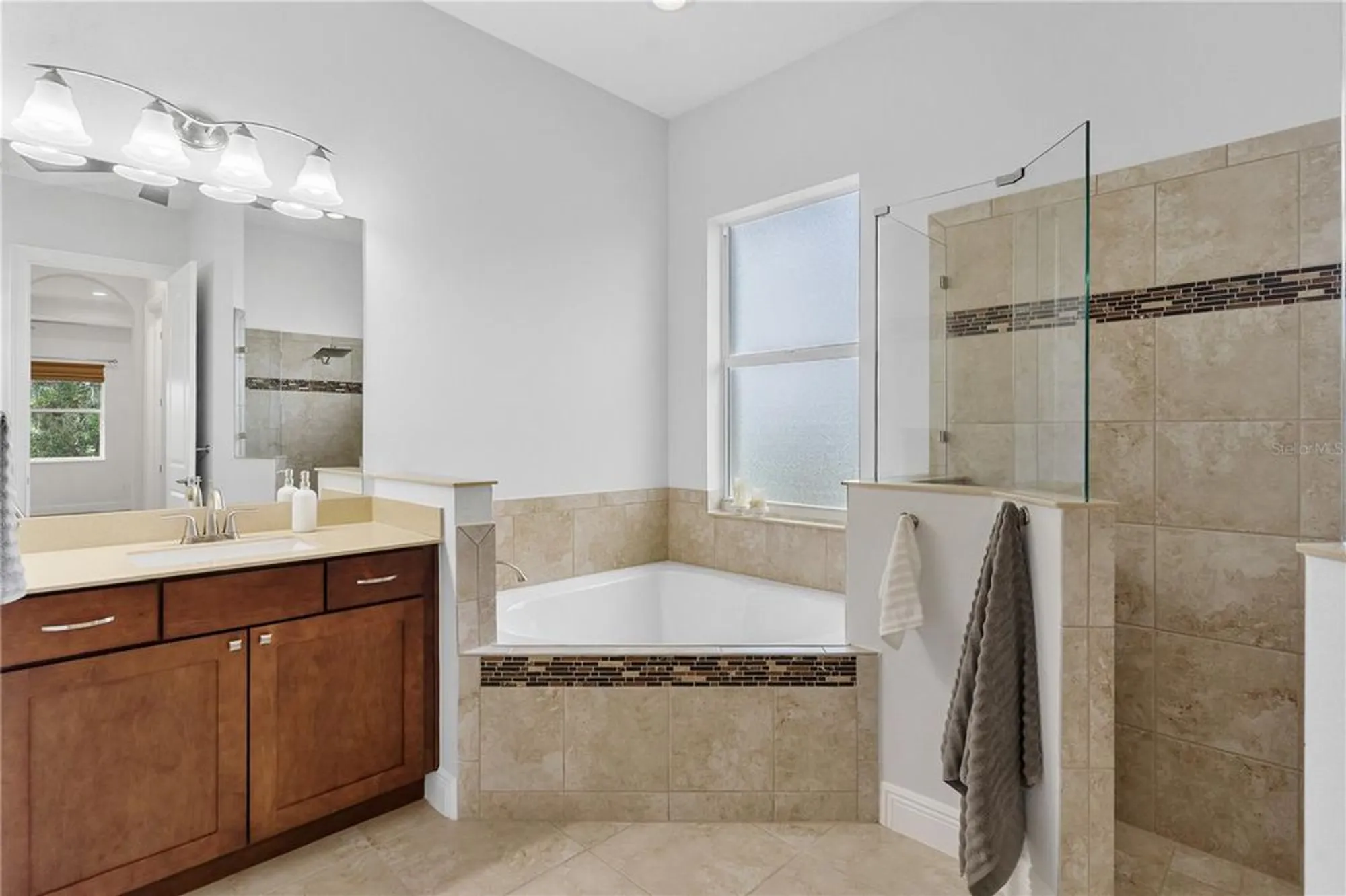 Property Slideshow image 30 of 54 | 5312 meadow hill loop, Lady Lake, FL, 32159