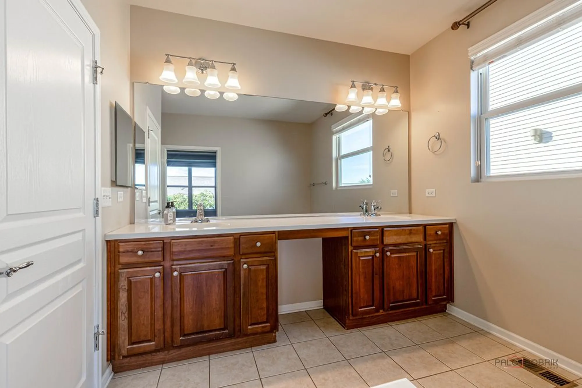 Property Slideshow image 23 of 39 | 3768 canton cir, Mundelein, IL, 60060