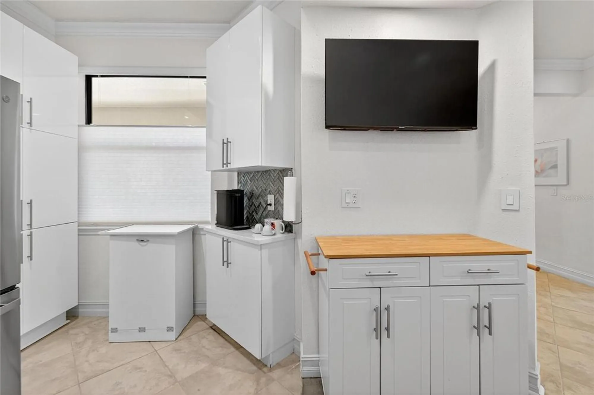 Property Slideshow image 18 of 72 | 420 cedar falls dr, Apollo Beach, FL, 33572