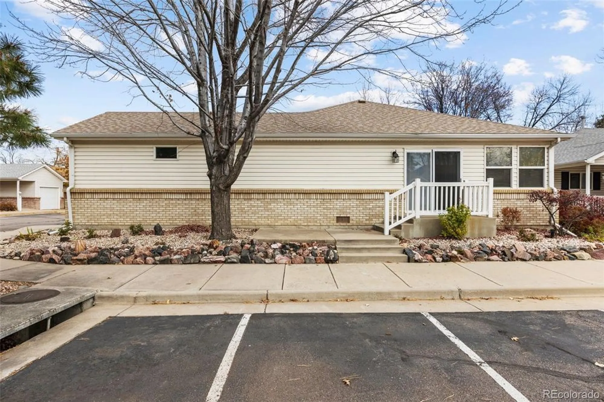 Property Slideshow image 4 of 30 | 2218 s iola st, Aurora, CO, 80014