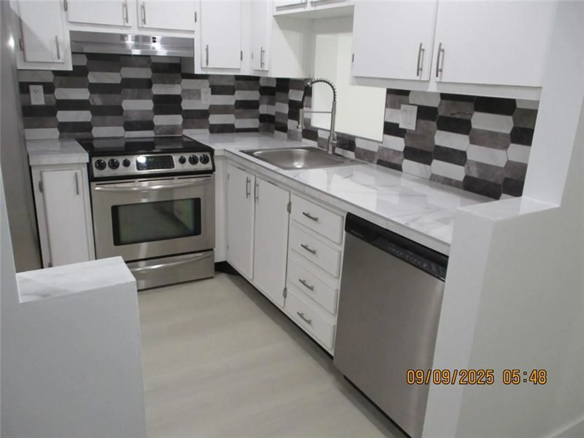 Property Slideshow image 4 of 29 | 7850 w mcnab rd 204, Tamarac, FL, 33321