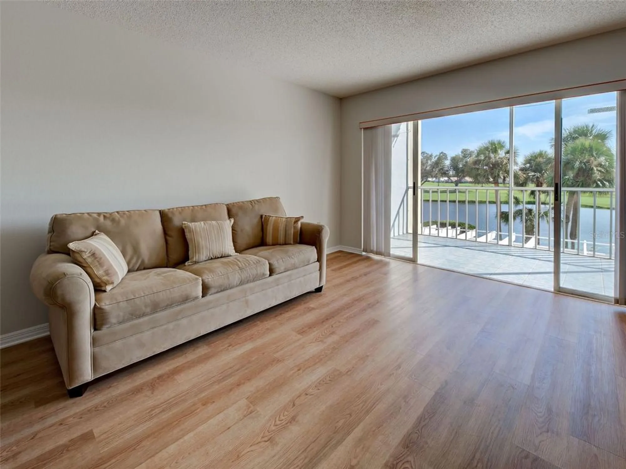Property Slideshow image 23 of 54 | 406 cerromar cir 222, Venice, FL, 34293