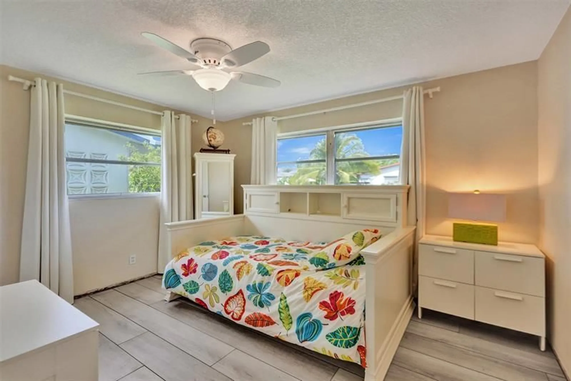 Property Slideshow image 9 of 46 | 4712 nw 41st ave, Lauderdale Lakes, FL, 33319