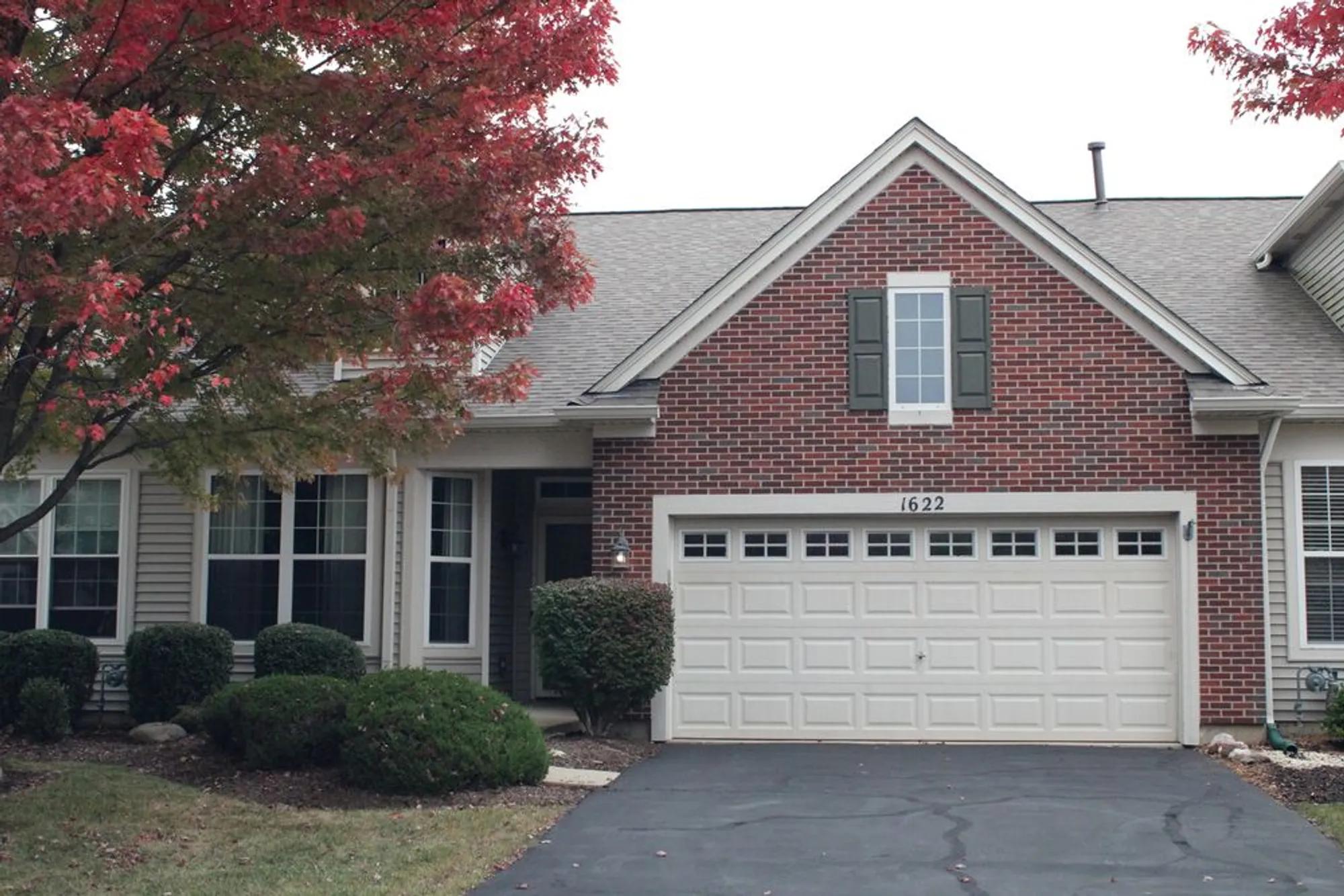 Property Slideshow image 1 of 19 | 1622 captiva dr, Aurora, IL, 60504