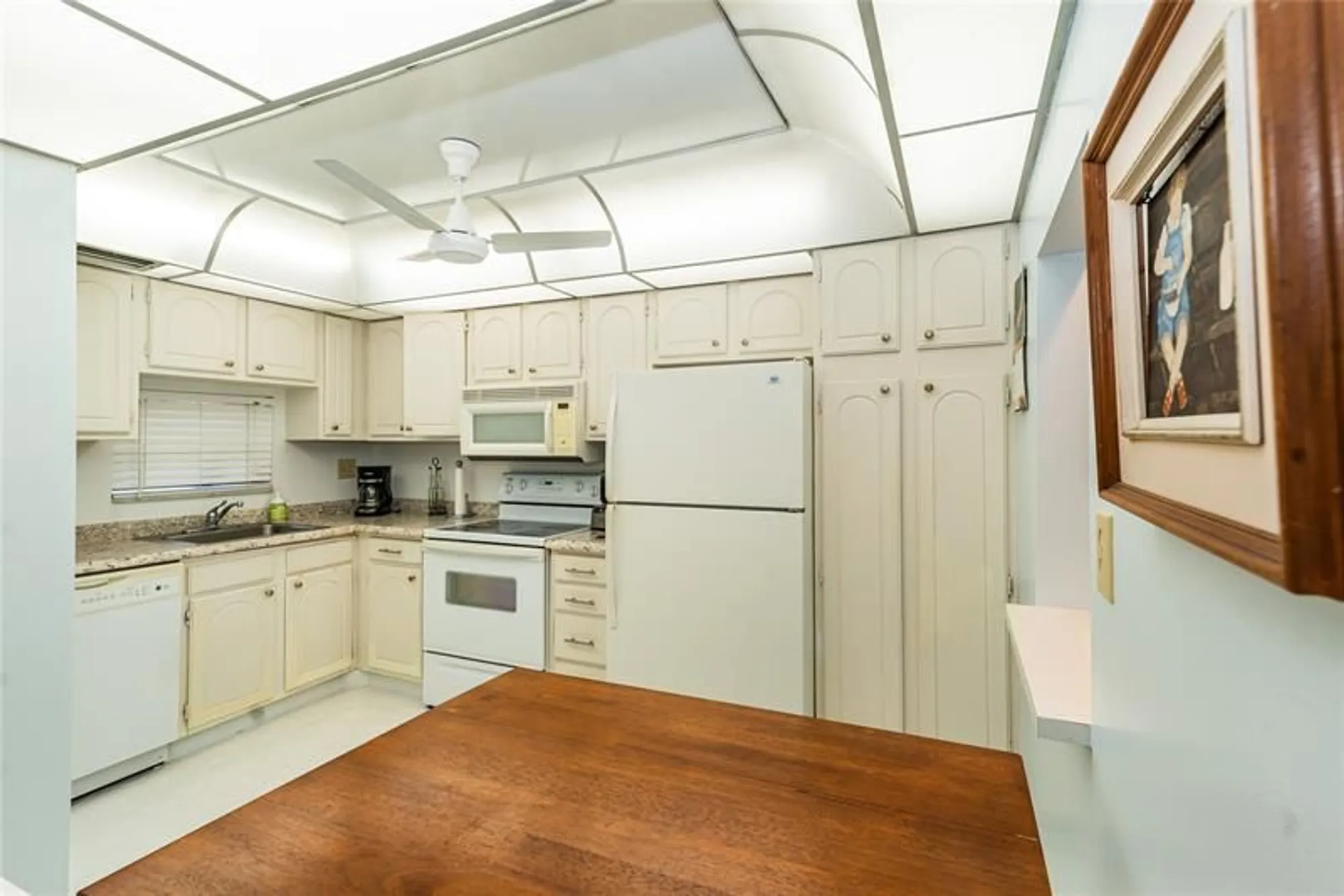 Property Slideshow image 4 of 56 | 9611 n hollybrook lake dr 107, Pembroke Pines, FL, 33025