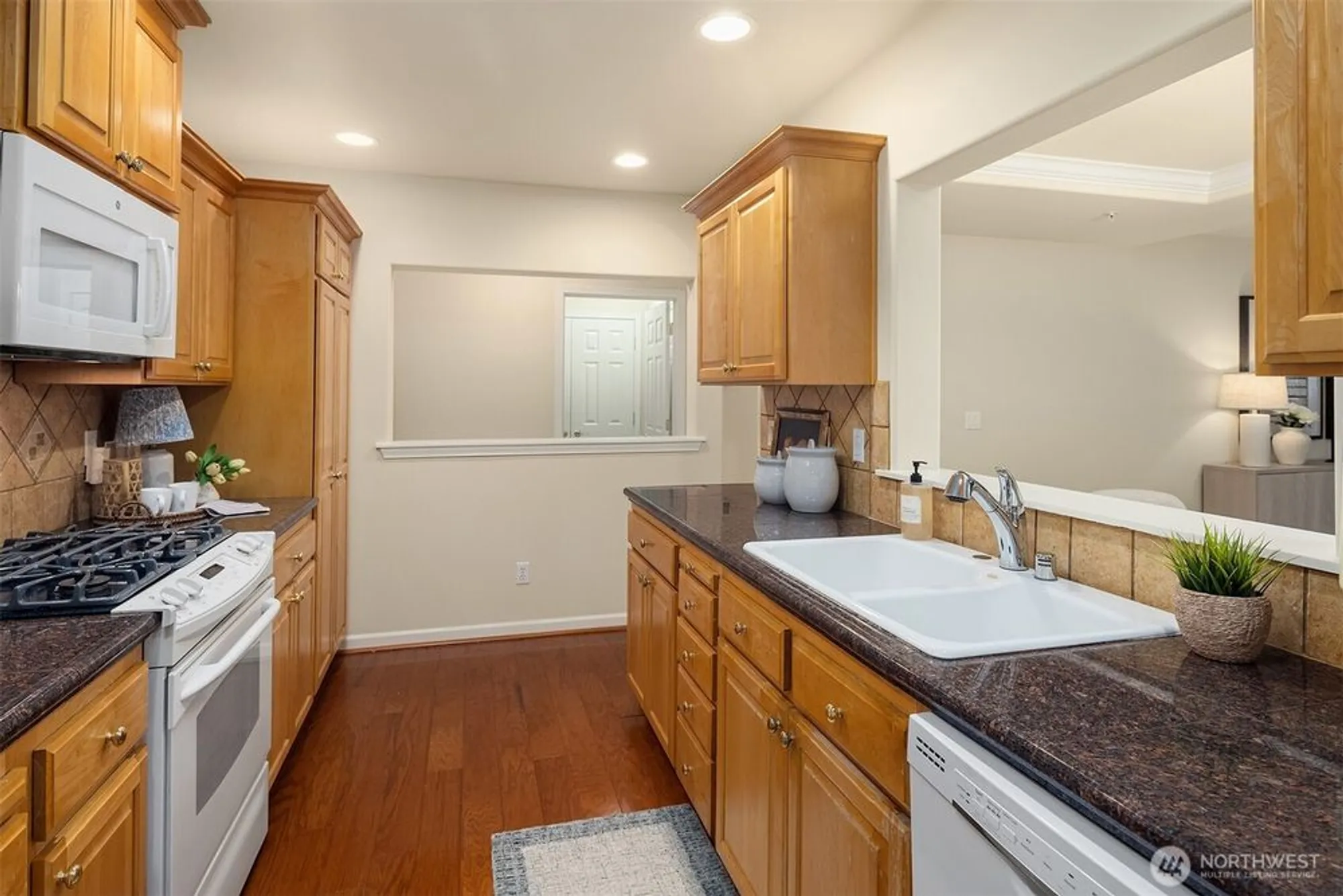 Property Slideshow image 15 of 40 | 4535 providence point pl 103, Issaquah, WA, 98029