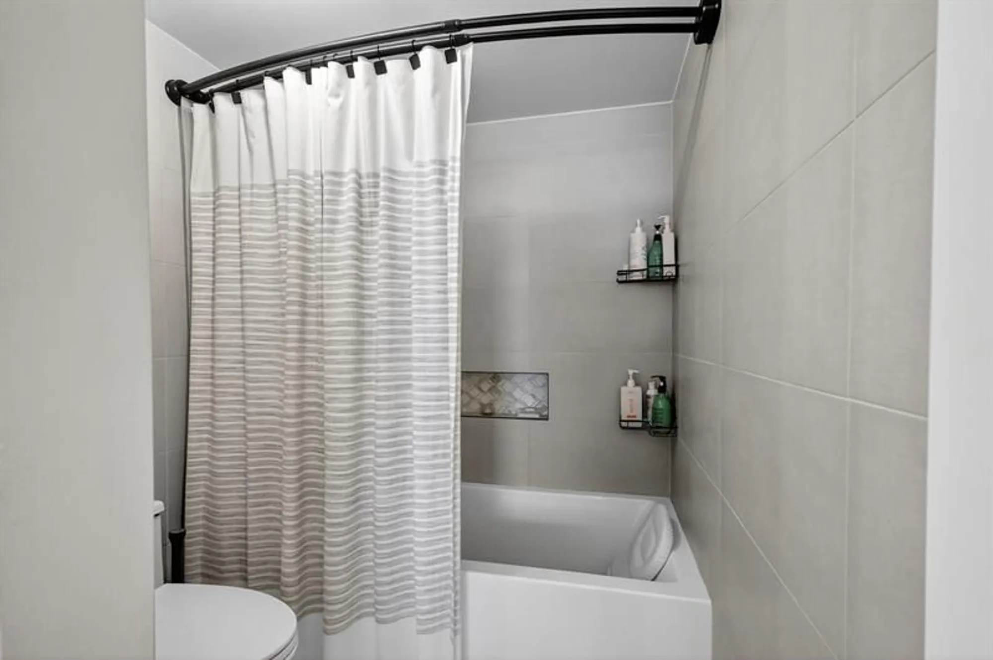 Property Slideshow image 37 of 52 | 1000 colony point cir 501, Pembroke Pines, FL, 33026