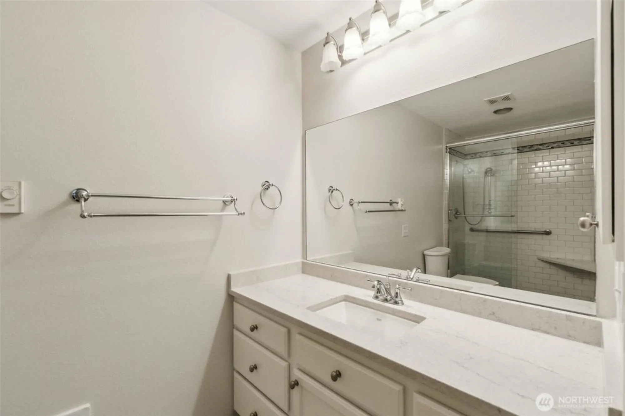 Property Slideshow image 14 of 40 | 4133 224th ln 302, Issaquah, WA, 98029