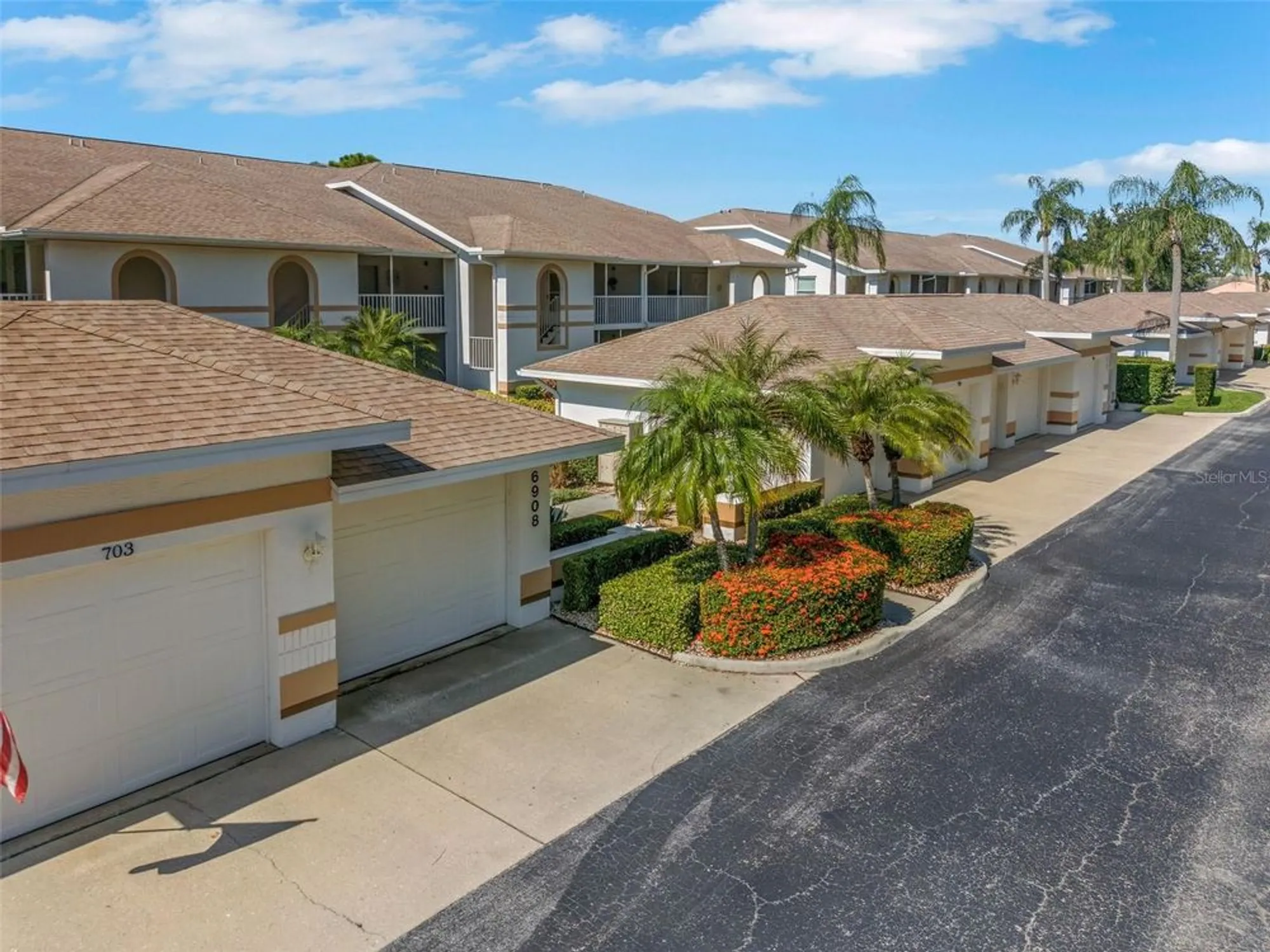 Property Slideshow image 19 of 27 | 6908 drewrys blf 704, Bradenton, FL, 34203