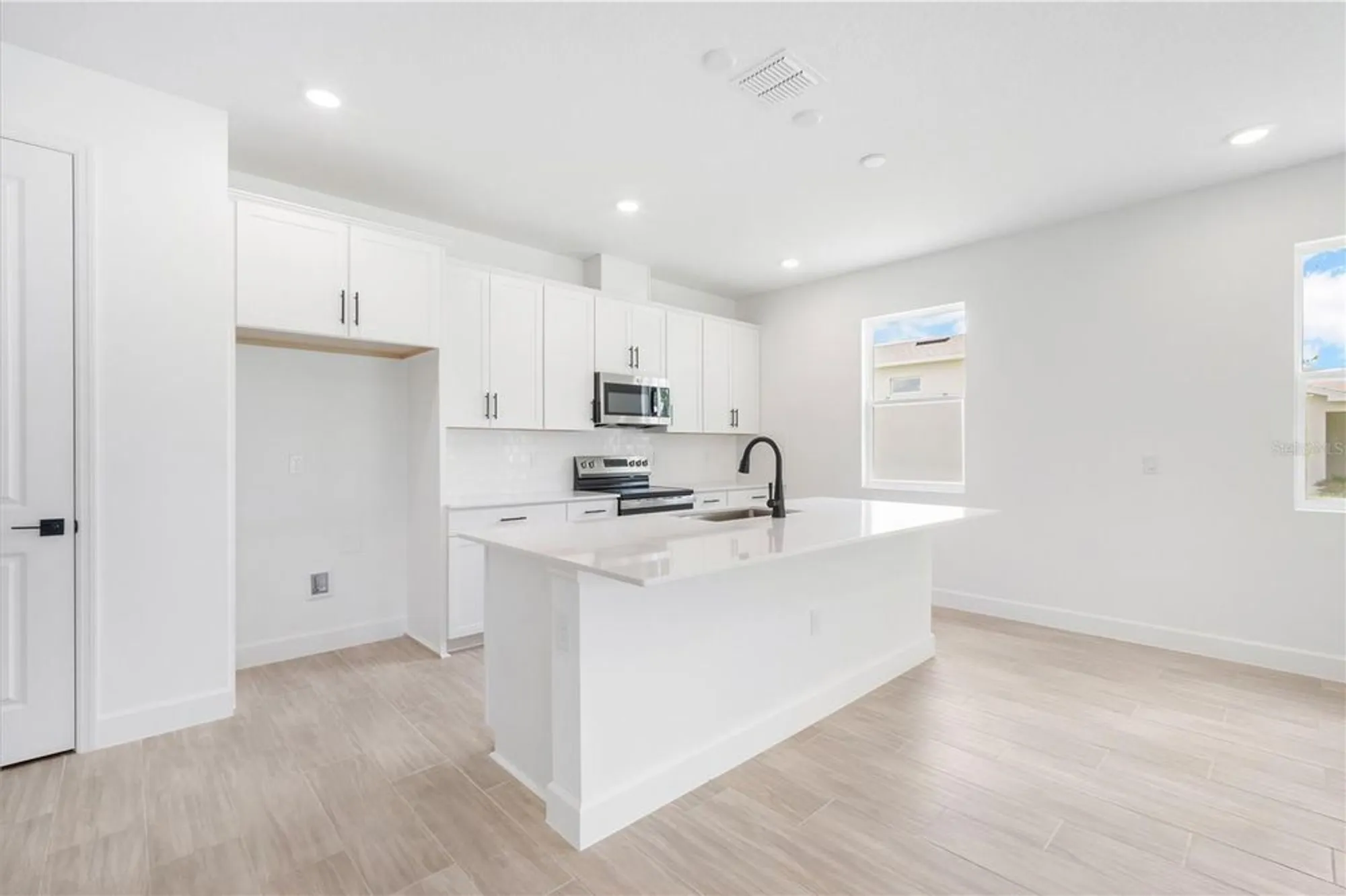 Property Slideshow image 9 of 31 | 9109 players dr, Weeki Wachee, FL, 34613