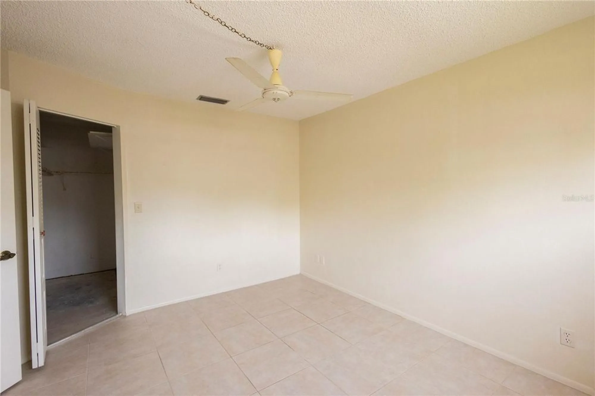 Property Slideshow image 14 of 37 | 8121 casuarina dr, Port Richey, FL, 34668
