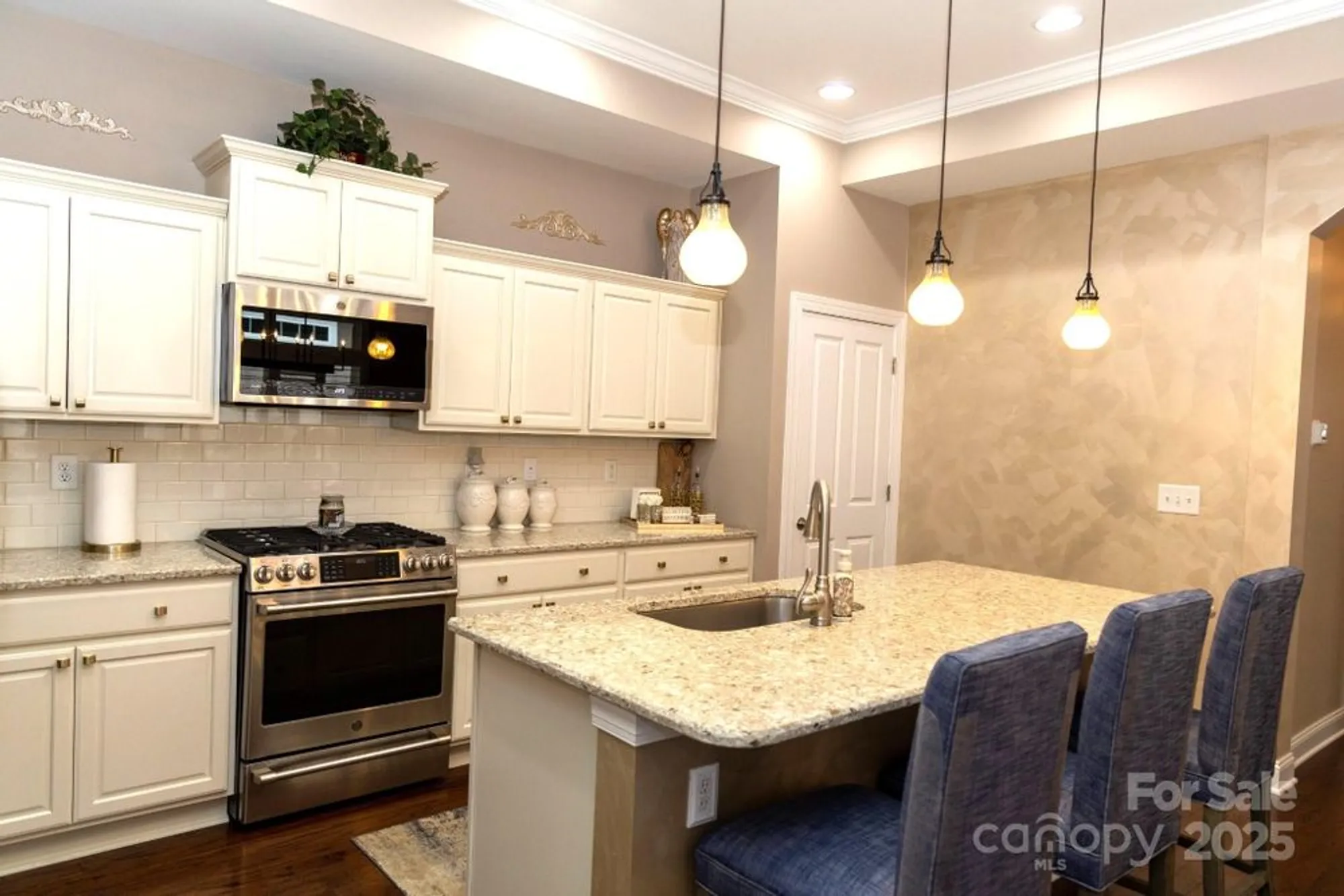 Property Slideshow image 8 of 31 | 16116 lakeside loop ln, Cornelius, NC, 28031