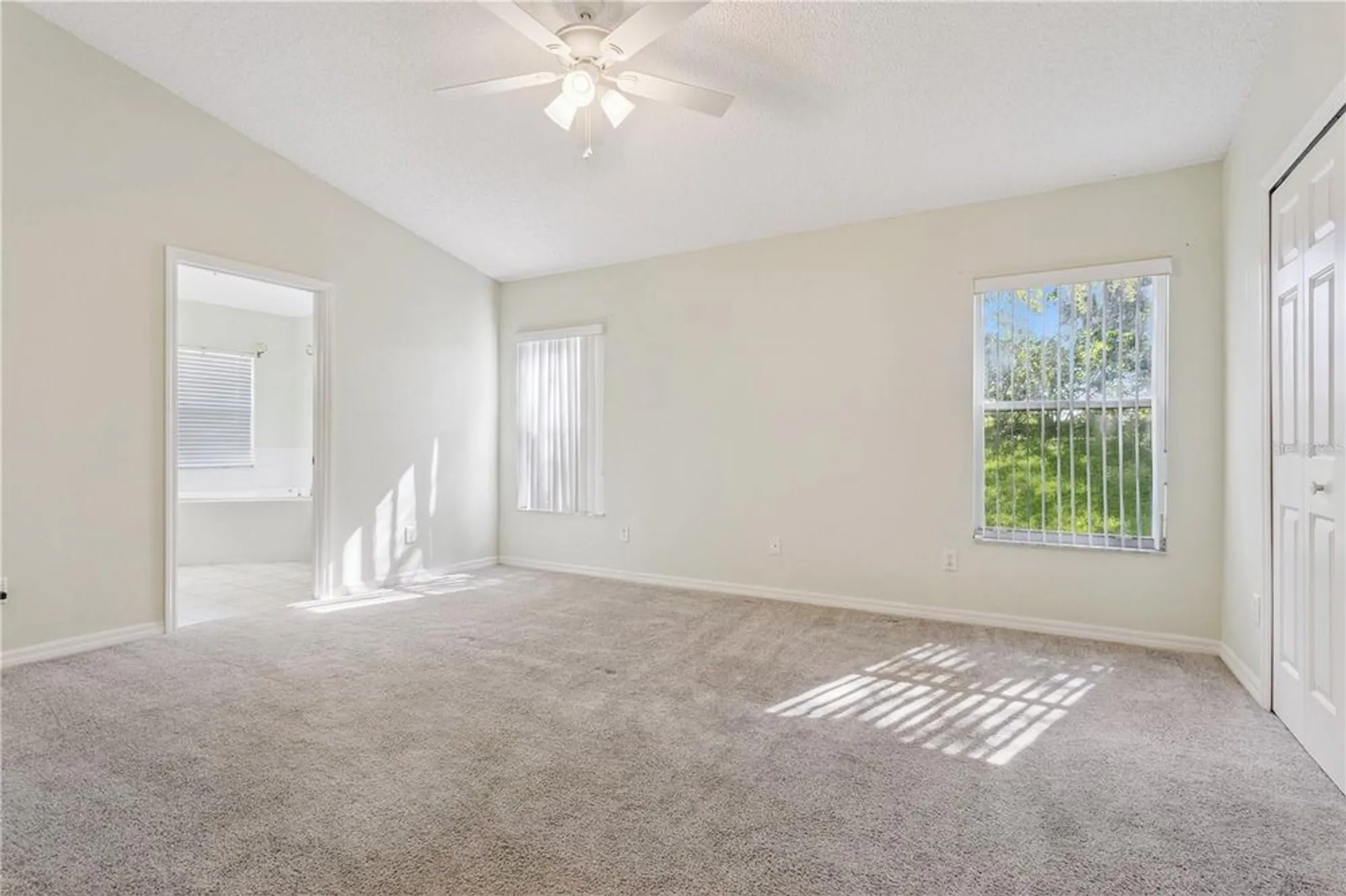 Property Slideshow image 19 of 40 | 4936 sawgrass lake cir, Leesburg, FL, 34748