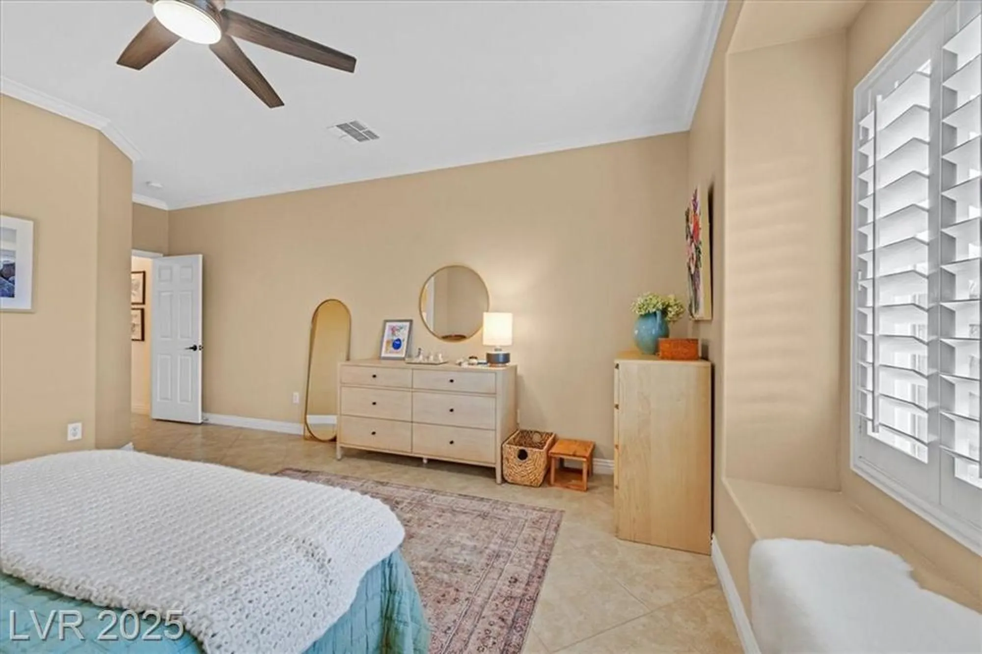 Property Slideshow image 13 of 36 | 1388 couperin dr, Henderson, NV, 89052