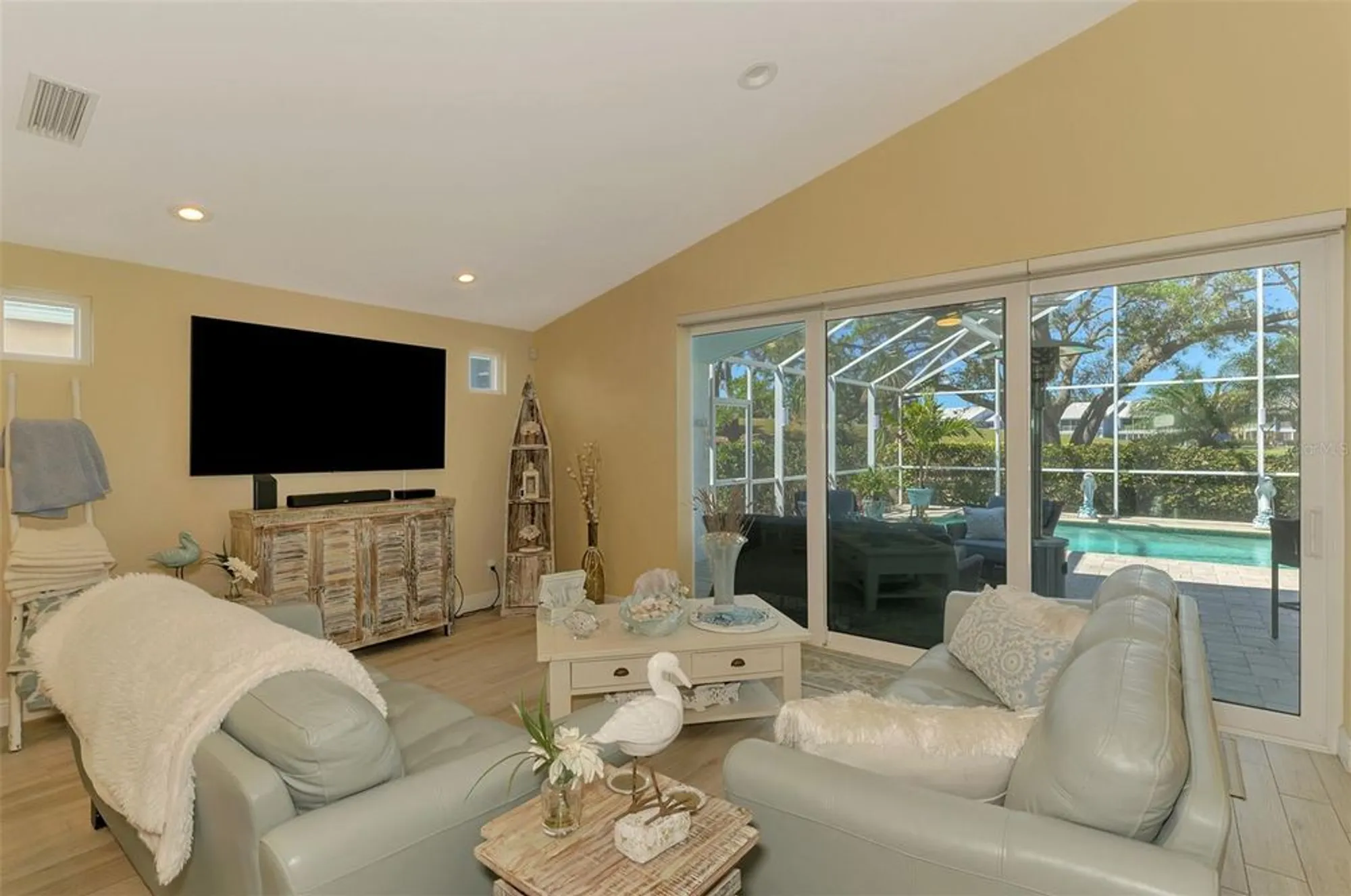 Property Slideshow image 14 of 55 | 320 bermuda ct 10, Venice, FL, 34293