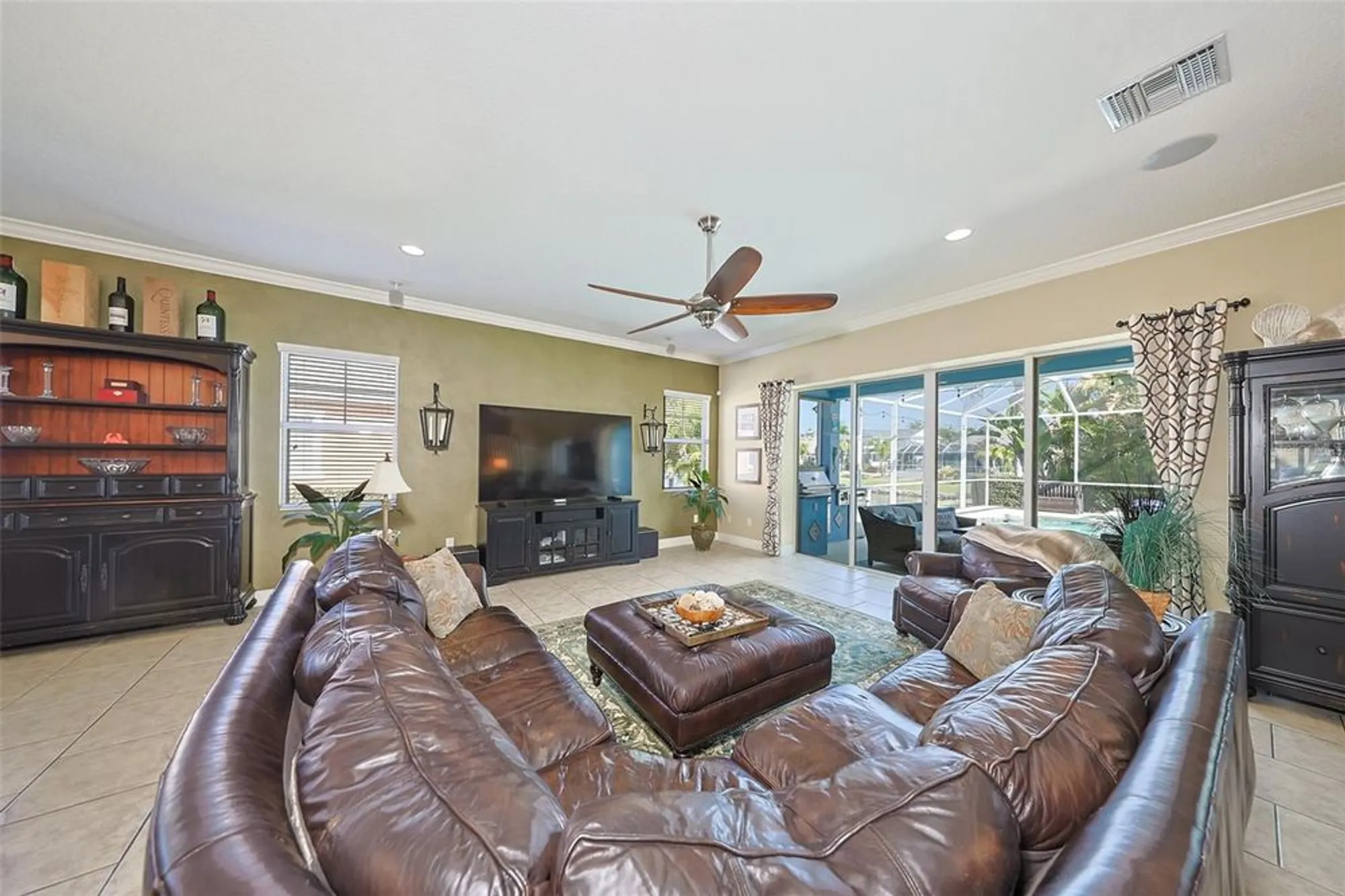 Property Slideshow image 12 of 74 | 613 manns harbor dr, Apollo Beach, FL, 33572