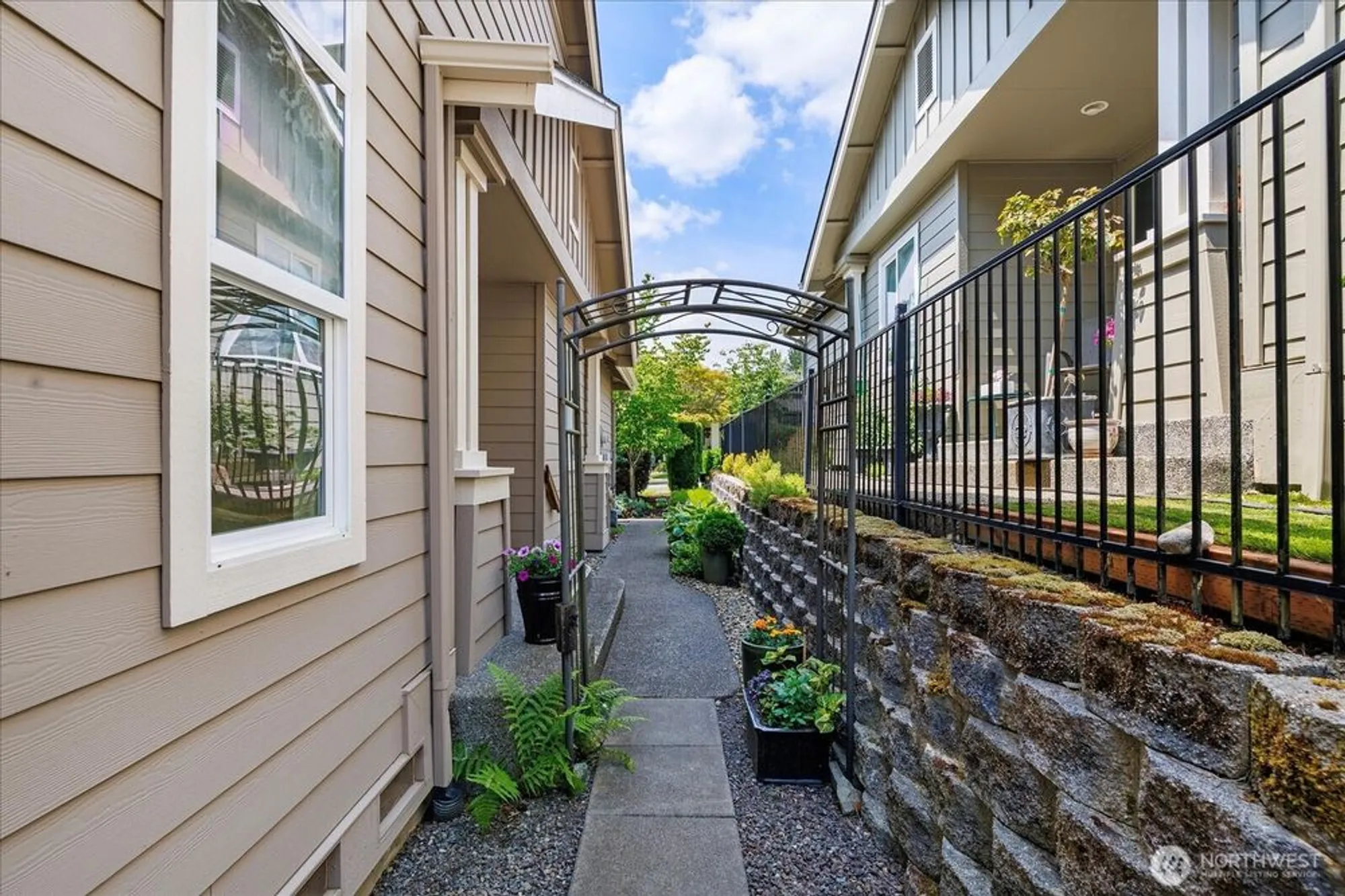 Property Slideshow image 5 of 32 | 13720 231st ln, Redmond, WA, 98053