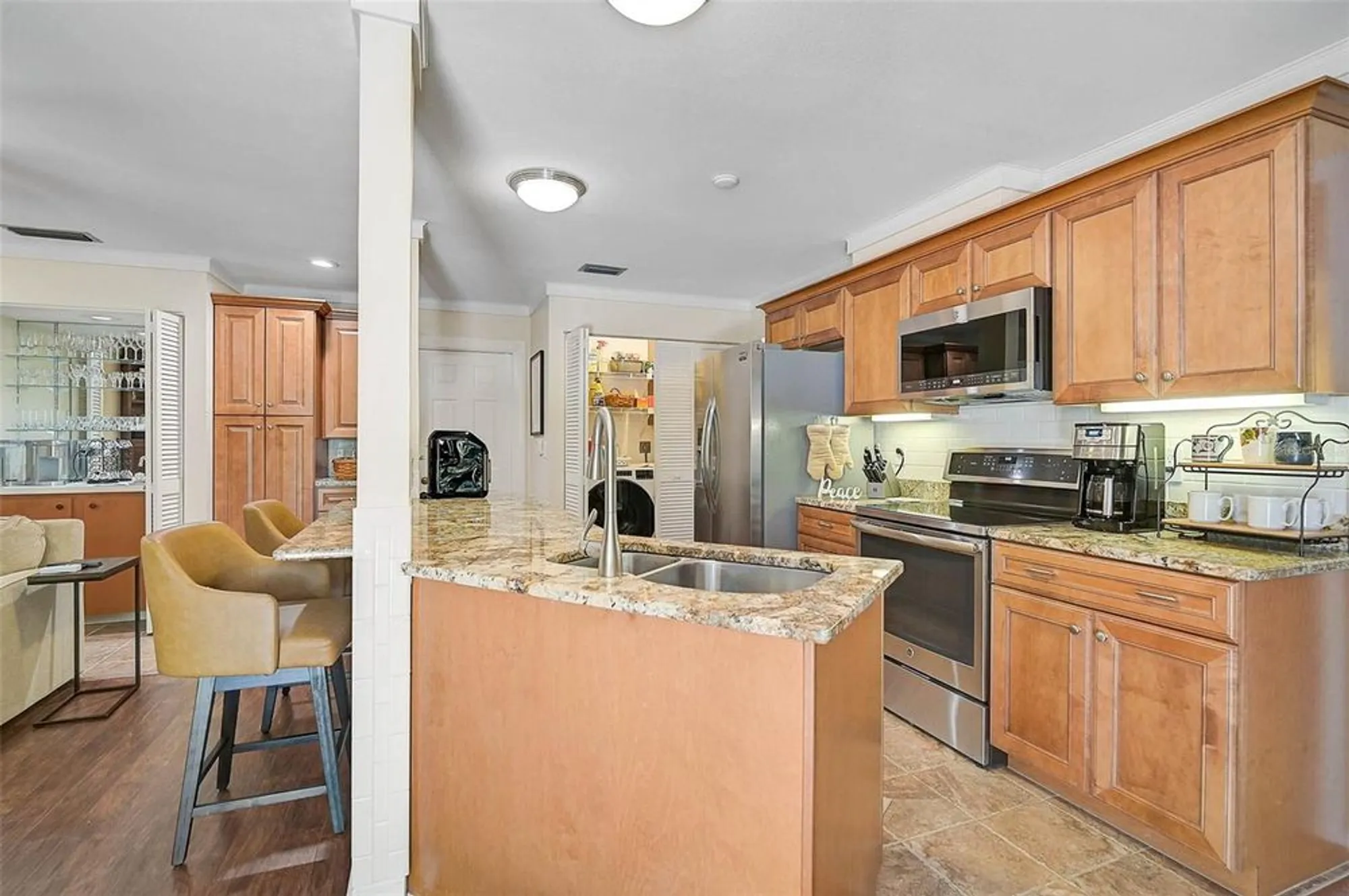 Property Slideshow image 25 of 61 | 3890 wilshire cir 27, Sarasota, FL, 34238