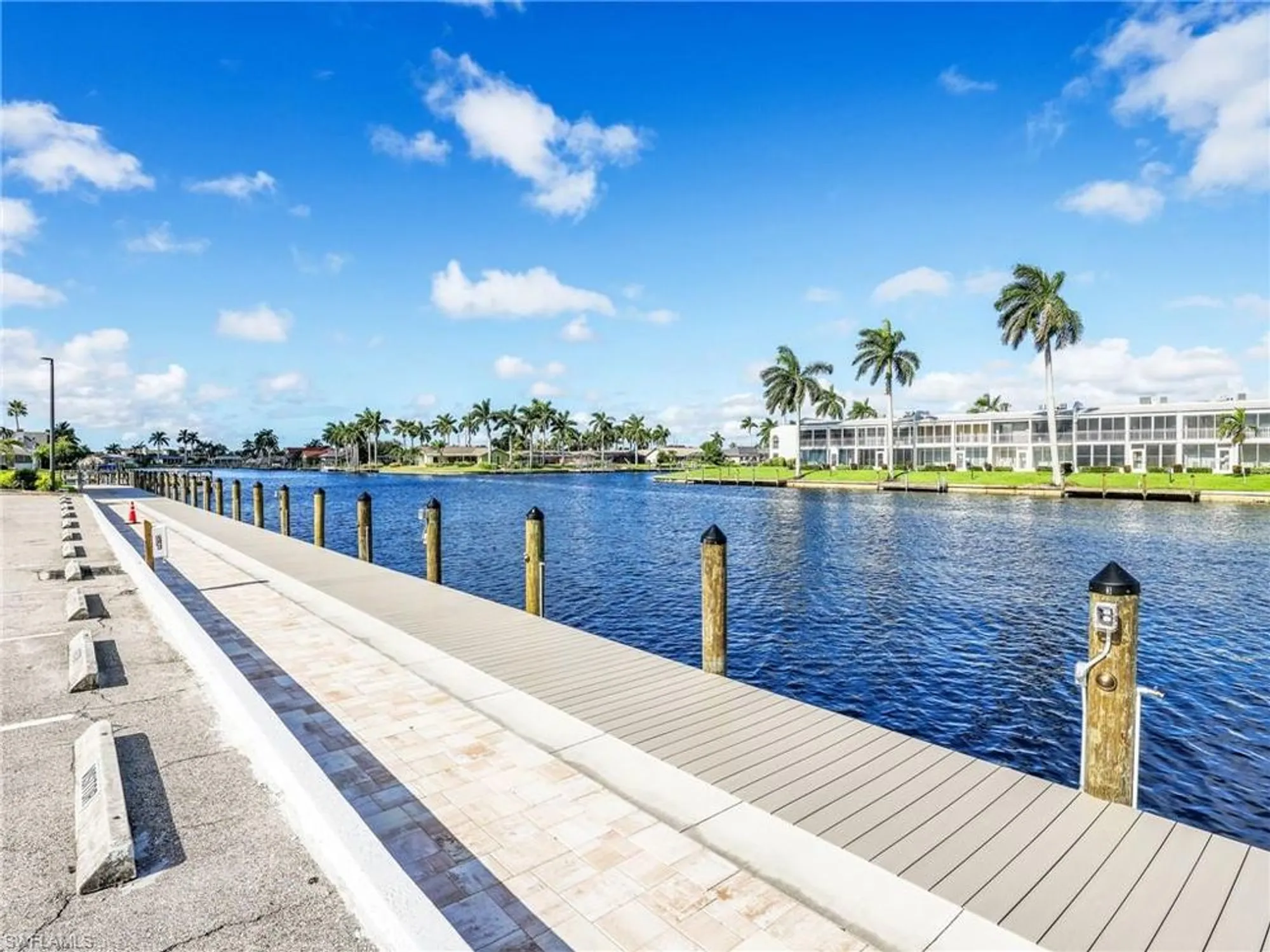 Property Slideshow image 3 of 33 | 4260 se 20th pl apt 402, Cape Coral, FL, 33904