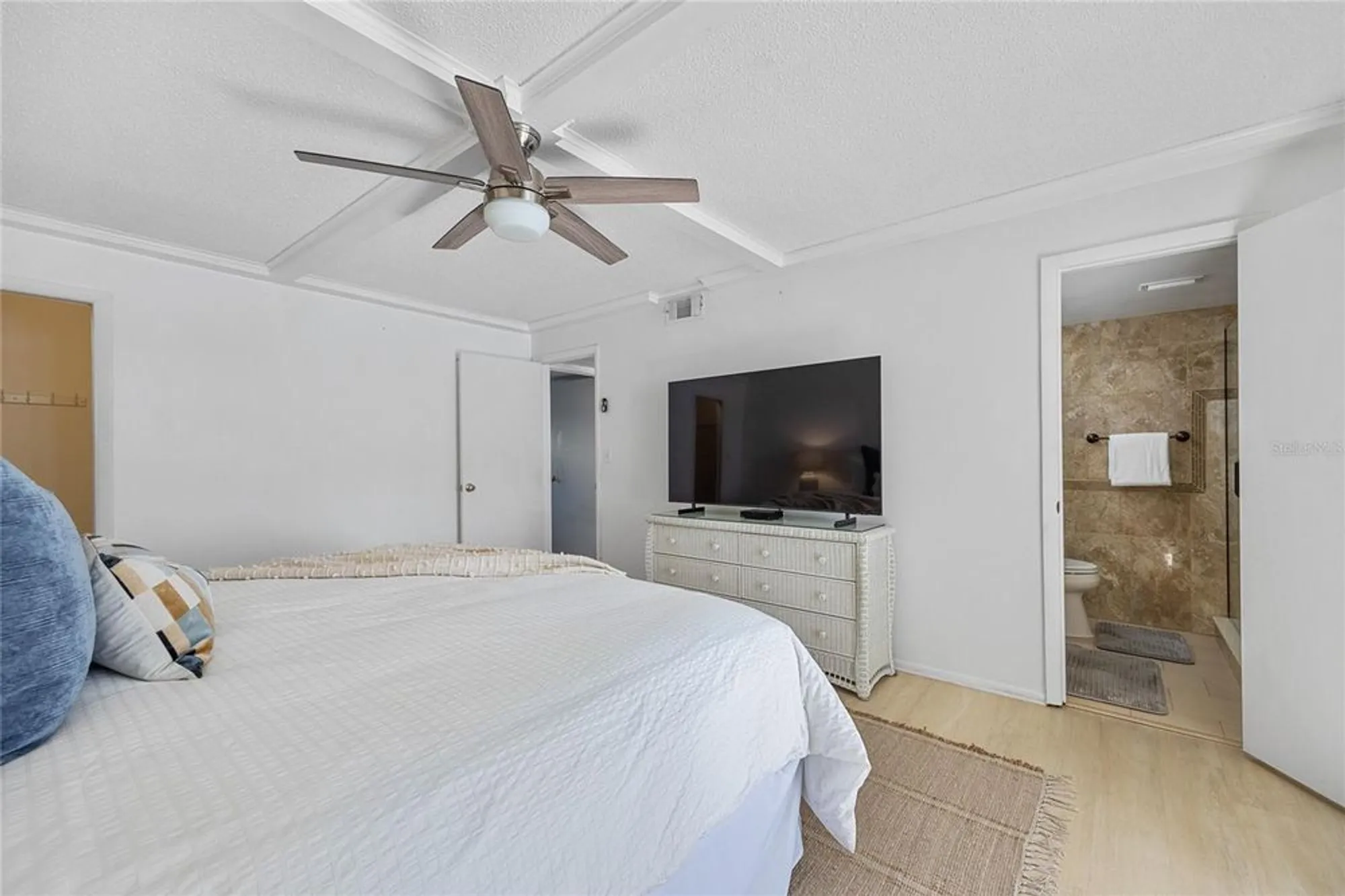 Property Slideshow image 15 of 39 | 4775 cove cir apt 203, St Petersburg, FL, 33708