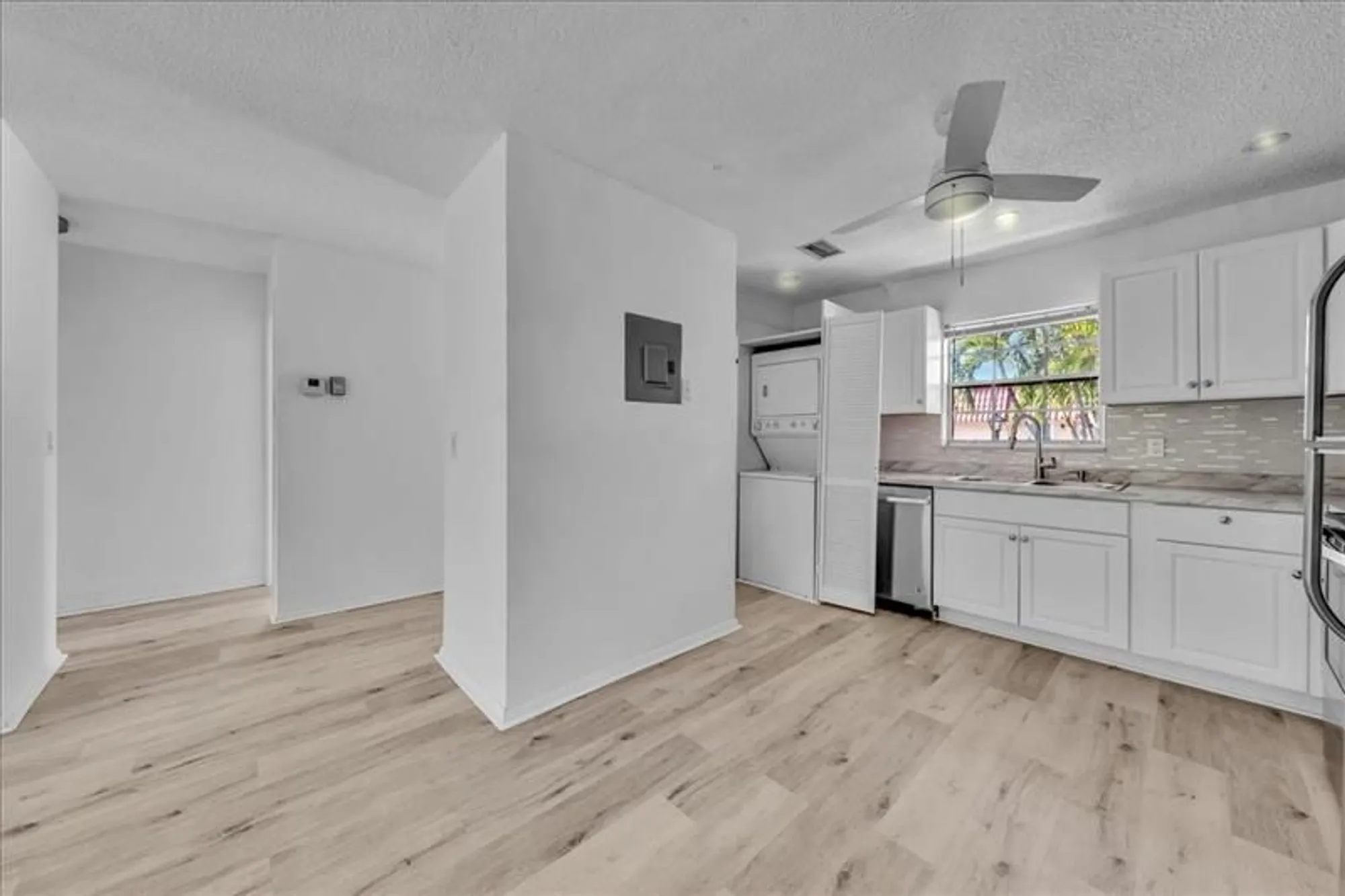 Property Slideshow image 10 of 38 | 123 amherst ln # 123, Lake Worth, FL, 33467