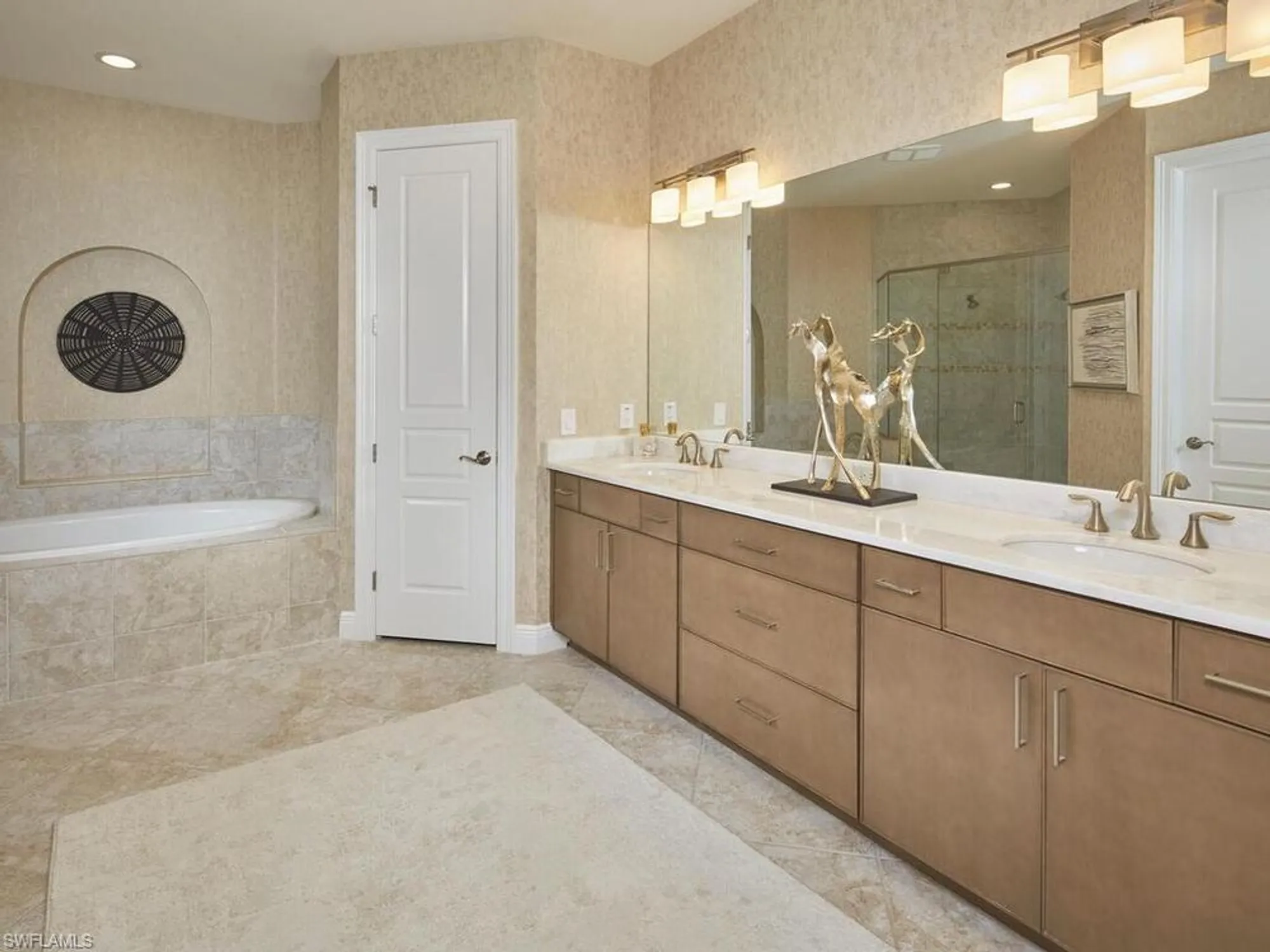 Property Slideshow image 9 of 31 | 4701 via del corso ln 401, Bonita Springs, FL, 34134