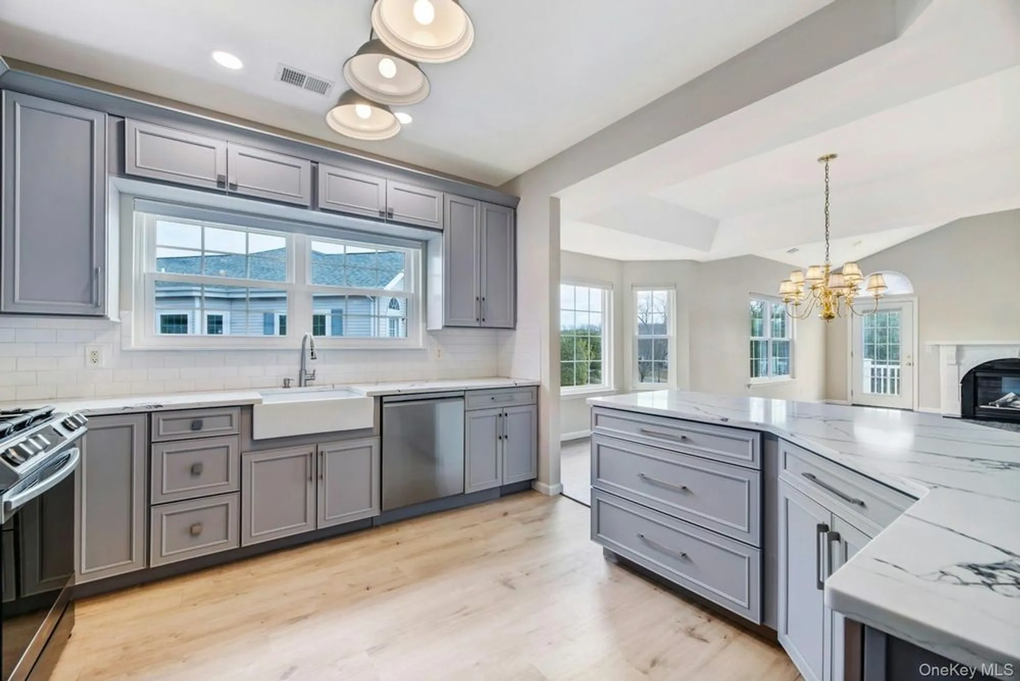 Property Slideshow image 13 of 32 | 521 highland ct # 521, Moriches, NY, 11955