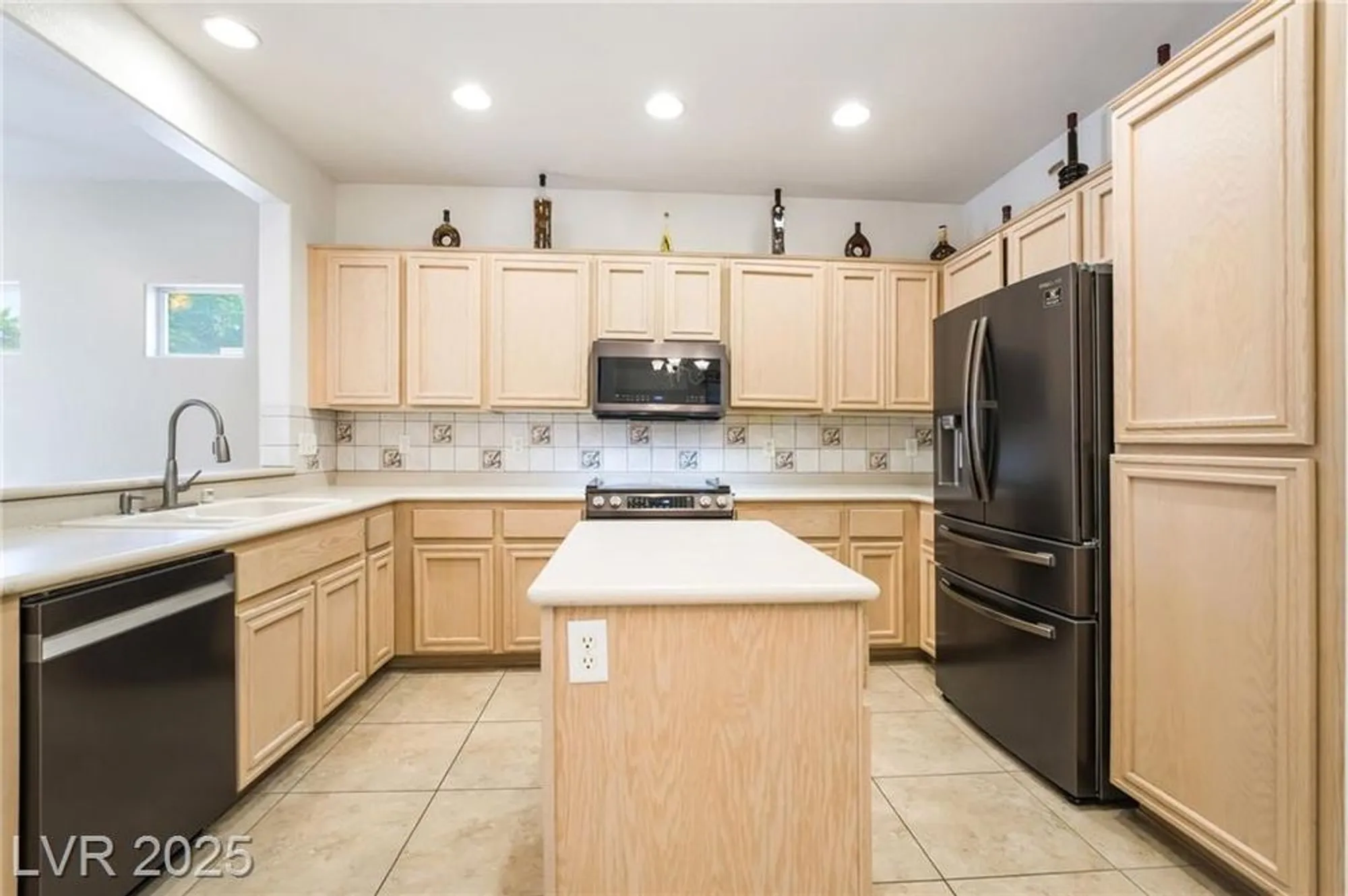 Property Slideshow image 18 of 58 | 2539 evansville ave, Henderson, NV, 89052