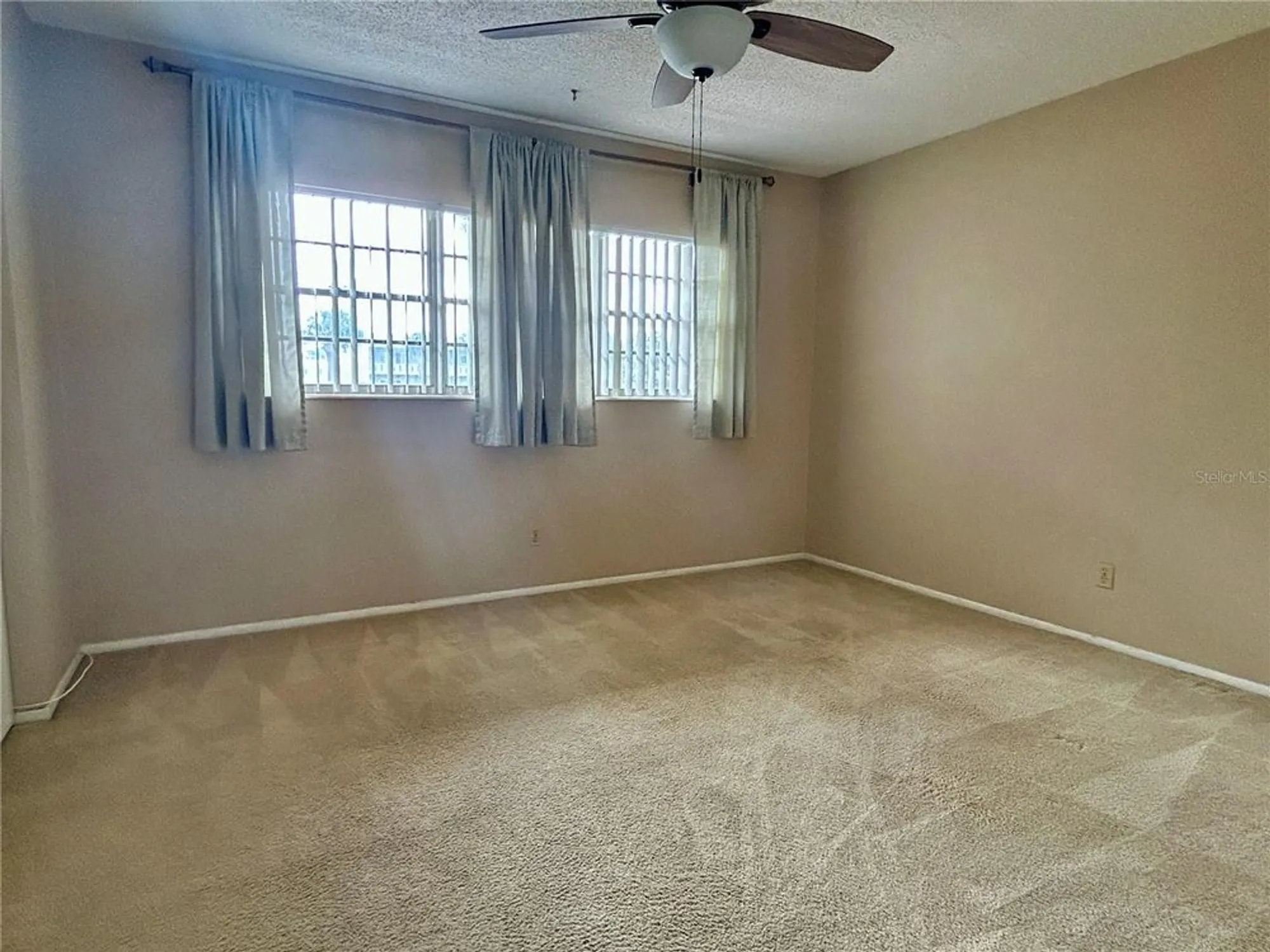 Property Slideshow image 23 of 48 | 2402 ecuadorian way apt 28, Clearwater, FL, 33763