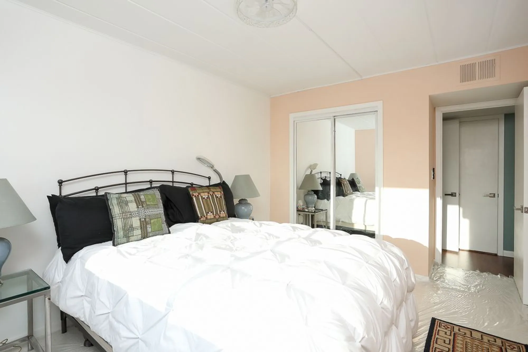 Property Slideshow image 18 of 32 | 2900 maple ave 19e, Downers Grove, IL, 60515