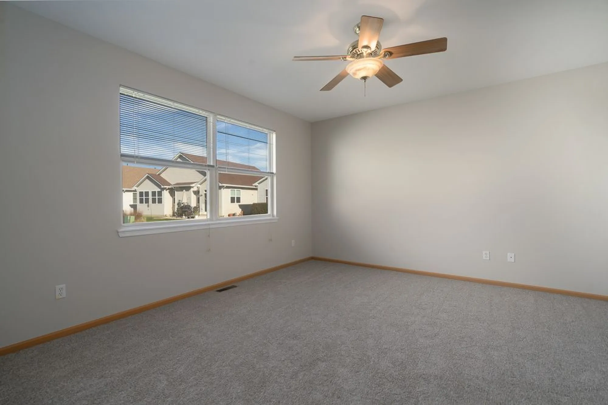 Property Slideshow image 13 of 34 | 721 s wellston ln, Romeoville, IL, 60446