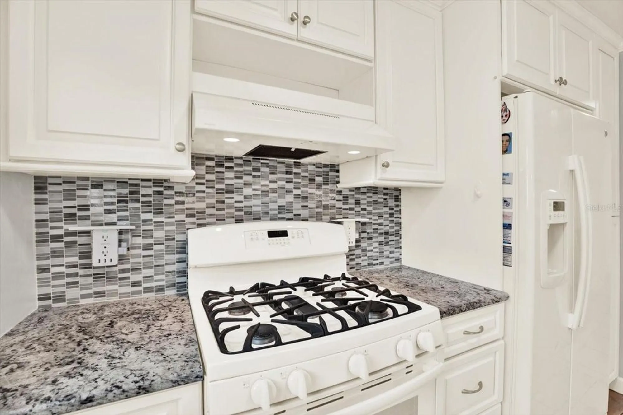 Property Slideshow image 9 of 38 | 5501 80th st n unit 206, Saint Petersburg, FL, 33709