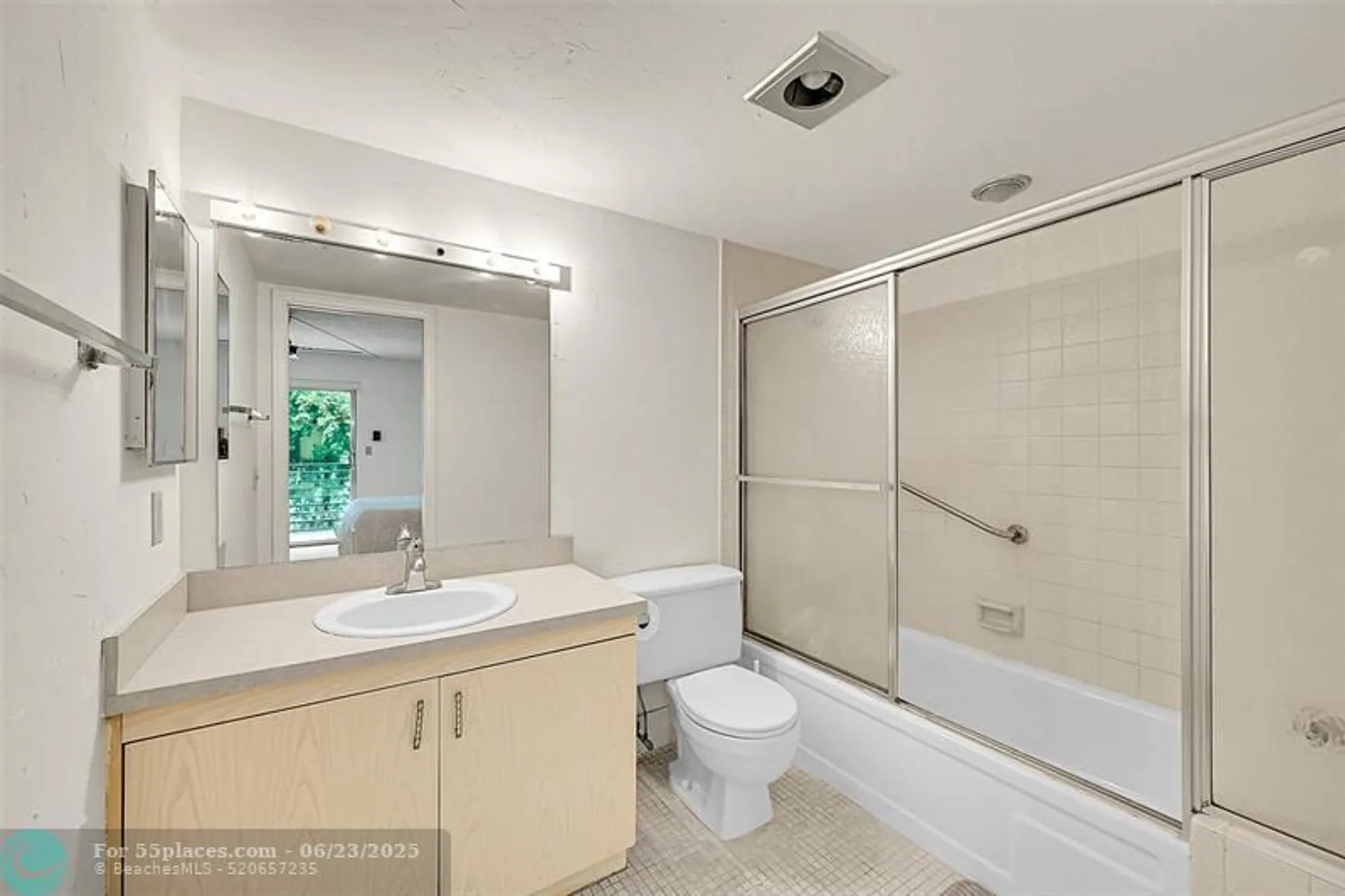 Property Slideshow image 14 of 22 | 2103 lucaya bnd e3, Coconut Creek, FL, 33066
