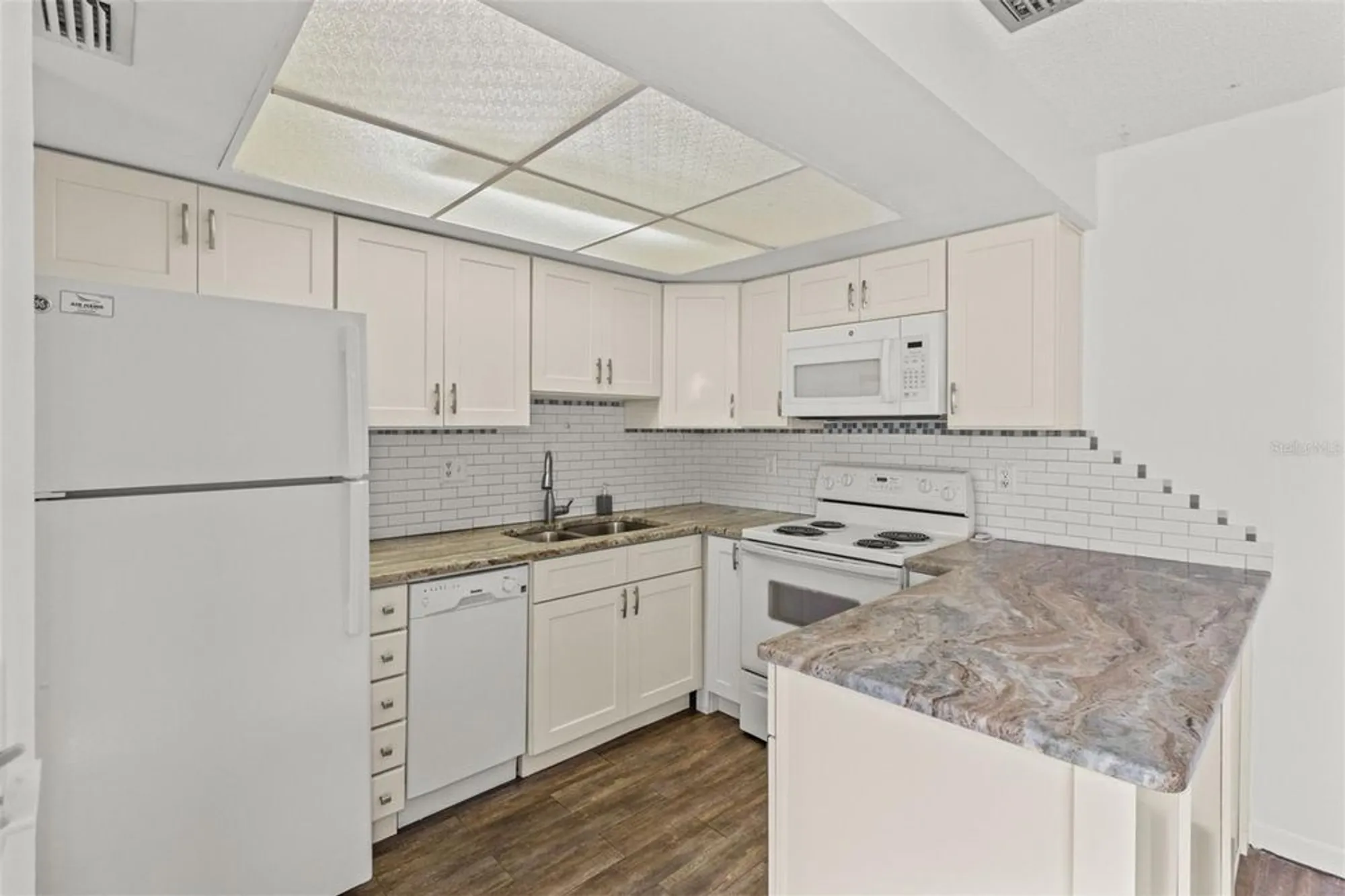 Property Slideshow image 24 of 36 | 1163 orange tree cir d, Palm Harbor, FL, 34684