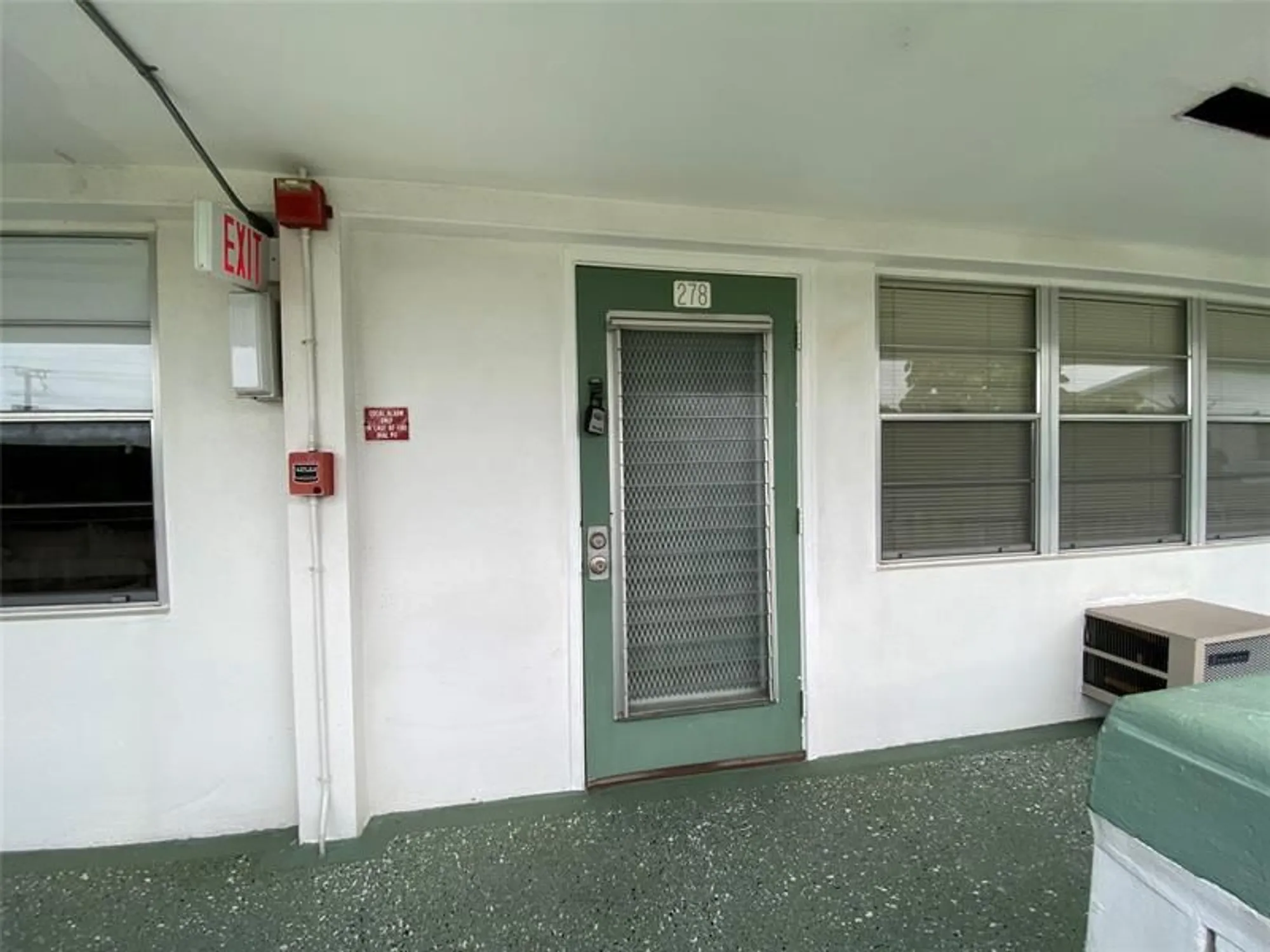 Property Slideshow image 4 of 50 | 278 newport r # 278, Deerfield Beach, FL, 33442