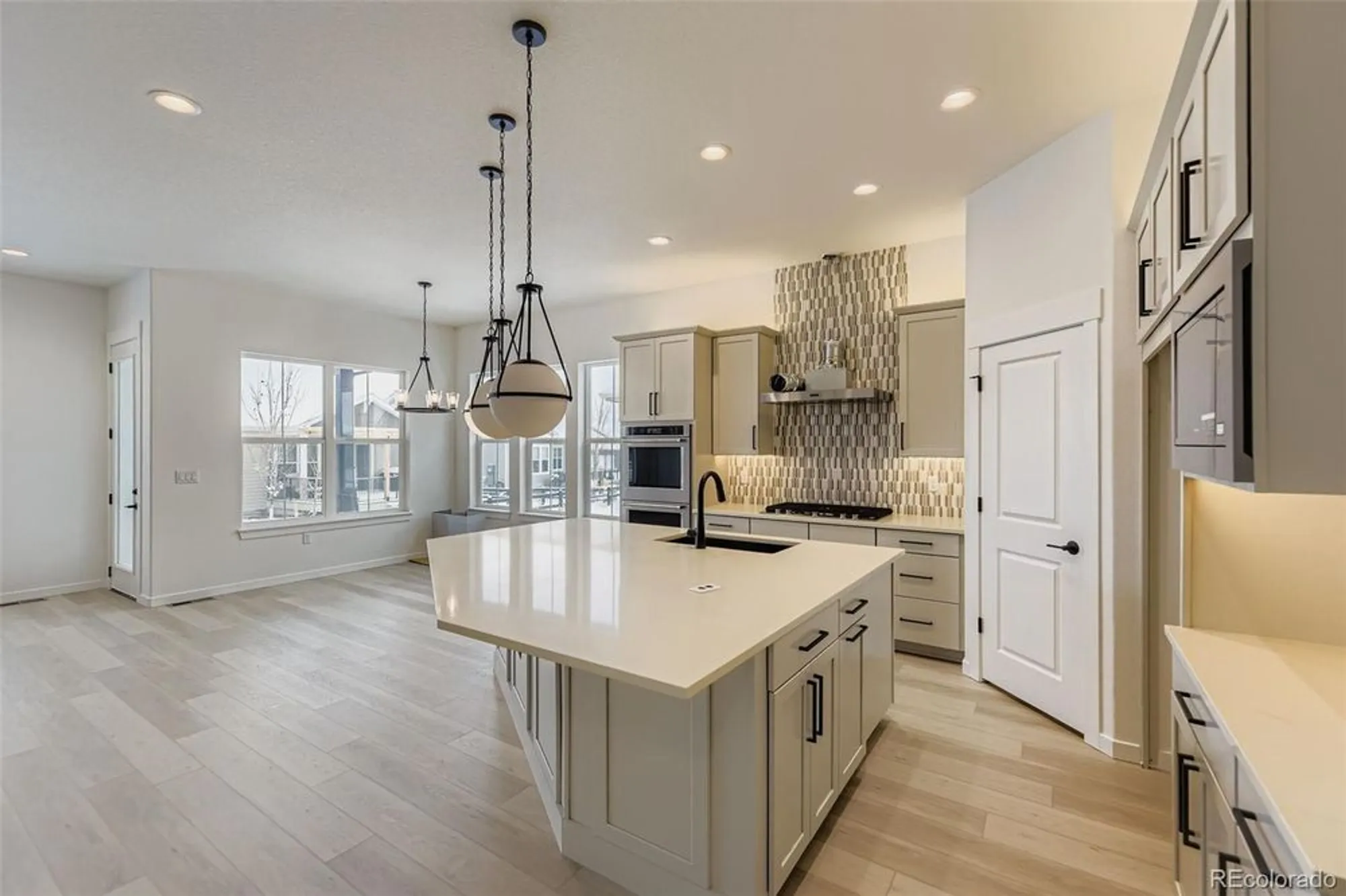 Property Slideshow image 9 of 24 | 8895 s riviera way, Aurora, CO, 80016