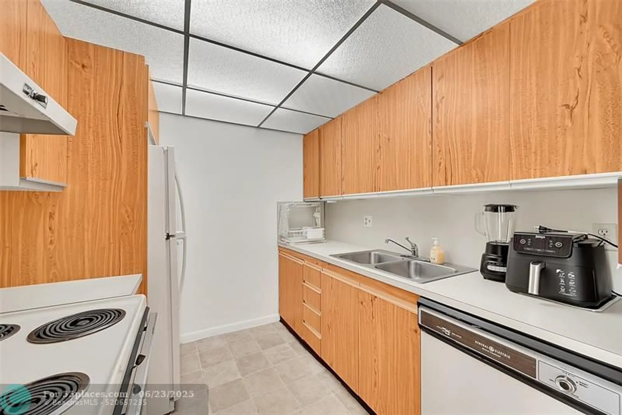 Property Slideshow image 6 of 22 | 2103 lucaya bnd e3, Coconut Creek, FL, 33066