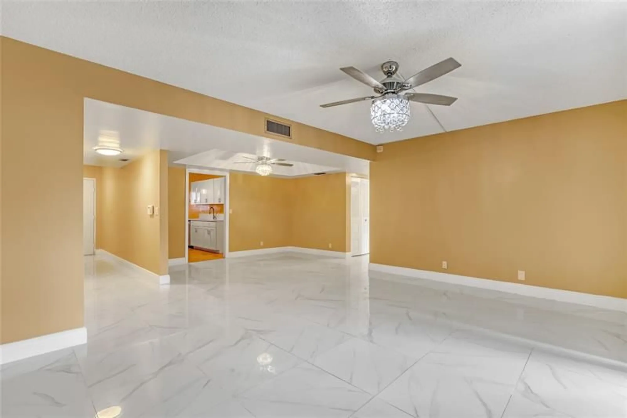 Property Slideshow image 12 of 28 | 6850 10th ave 101, Lake Worth, FL, 33467