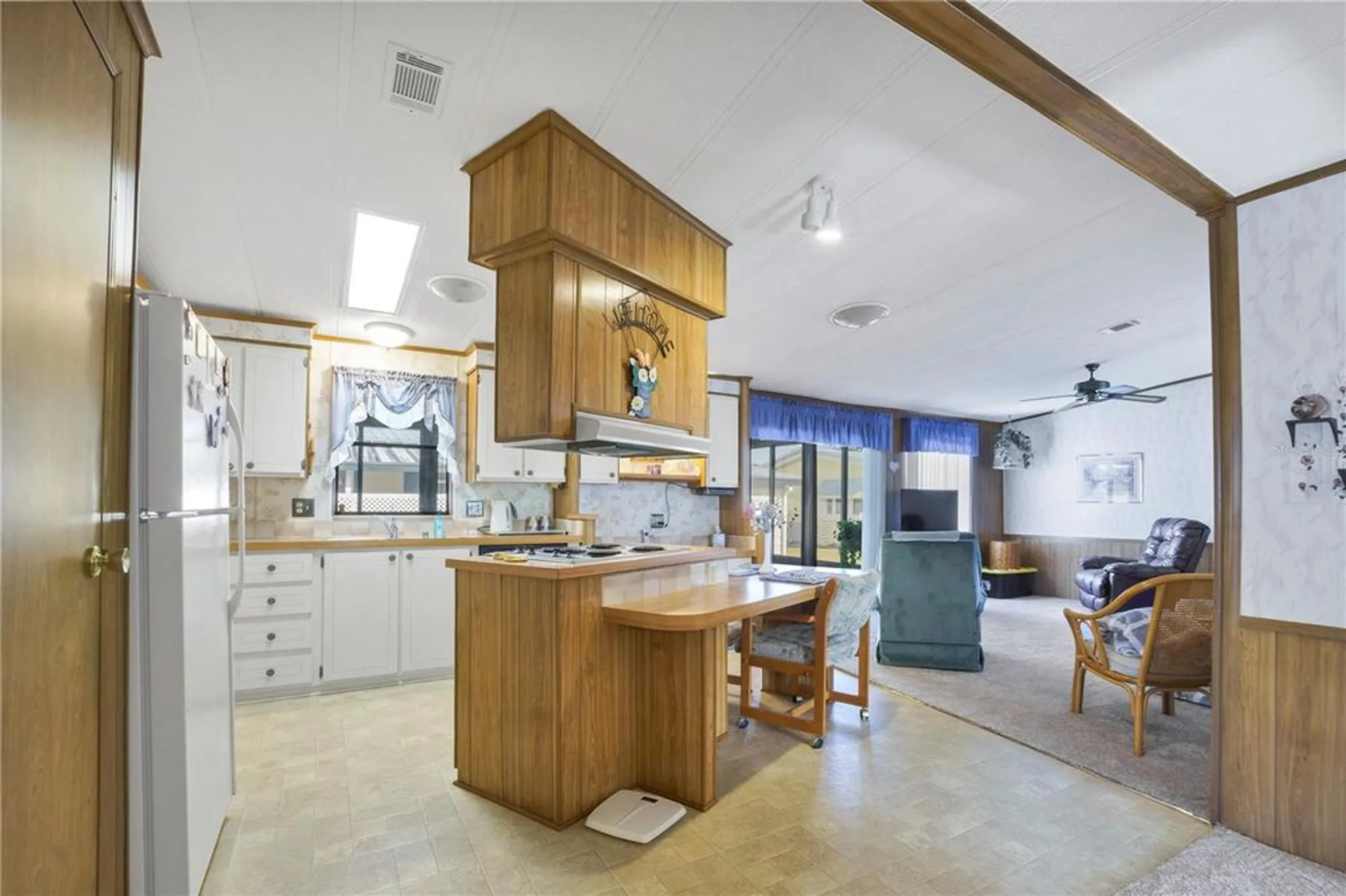 Property Slideshow image 8 of 44 | 4969 foxwood lake dr, Lakeland, FL, 33810