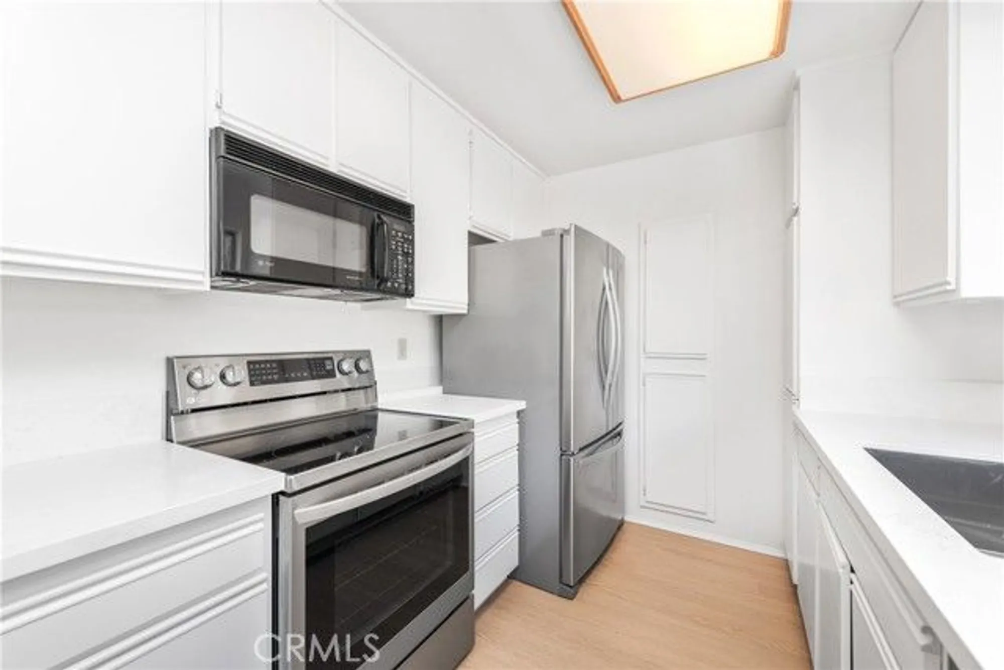 Property Slideshow image 12 of 41 | 19828 spanish oak dr, Newhall, CA, 91321