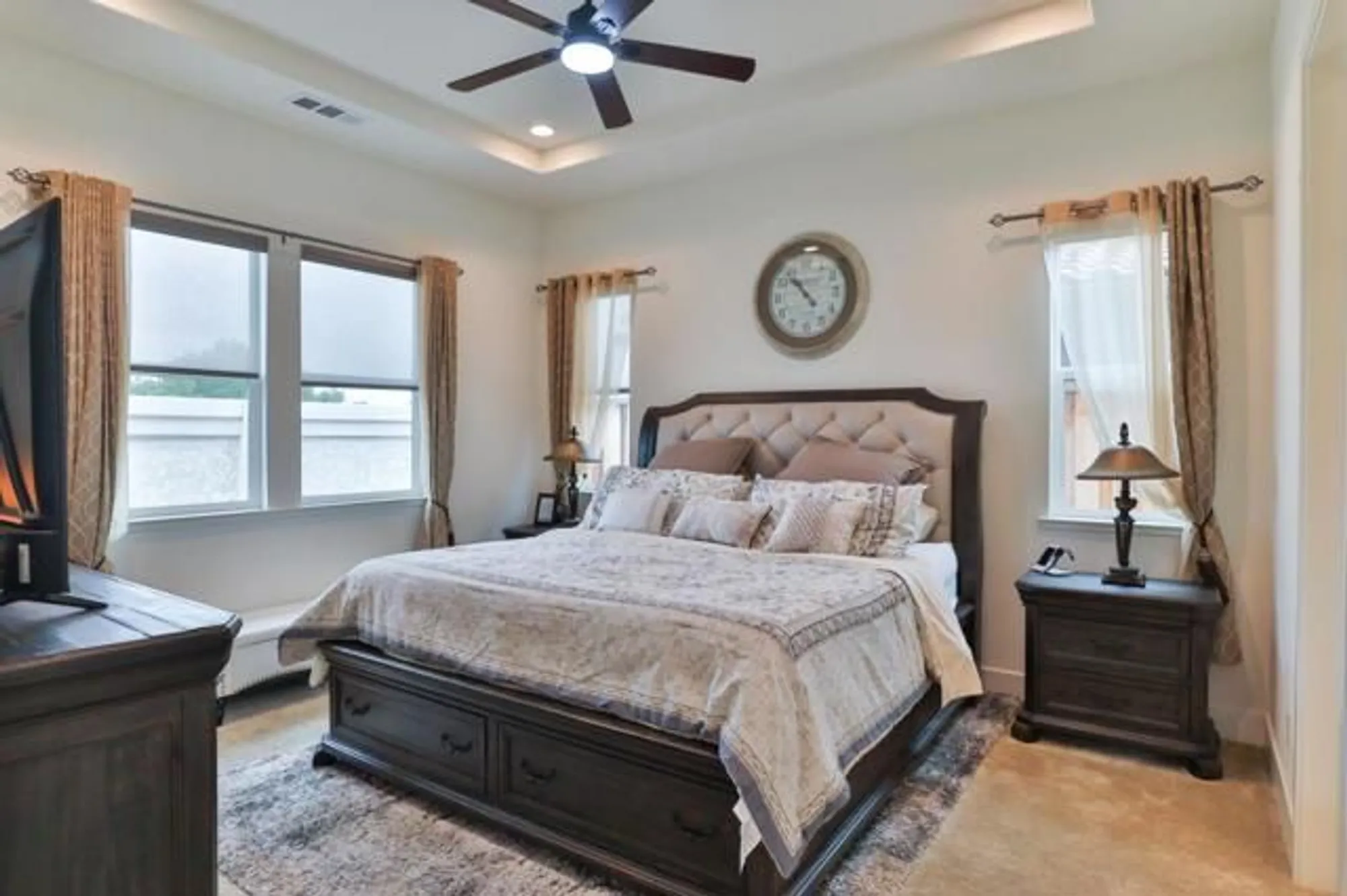 Property Slideshow image 17 of 52 | 2102 white oak dr, Hollister, CA, 95023