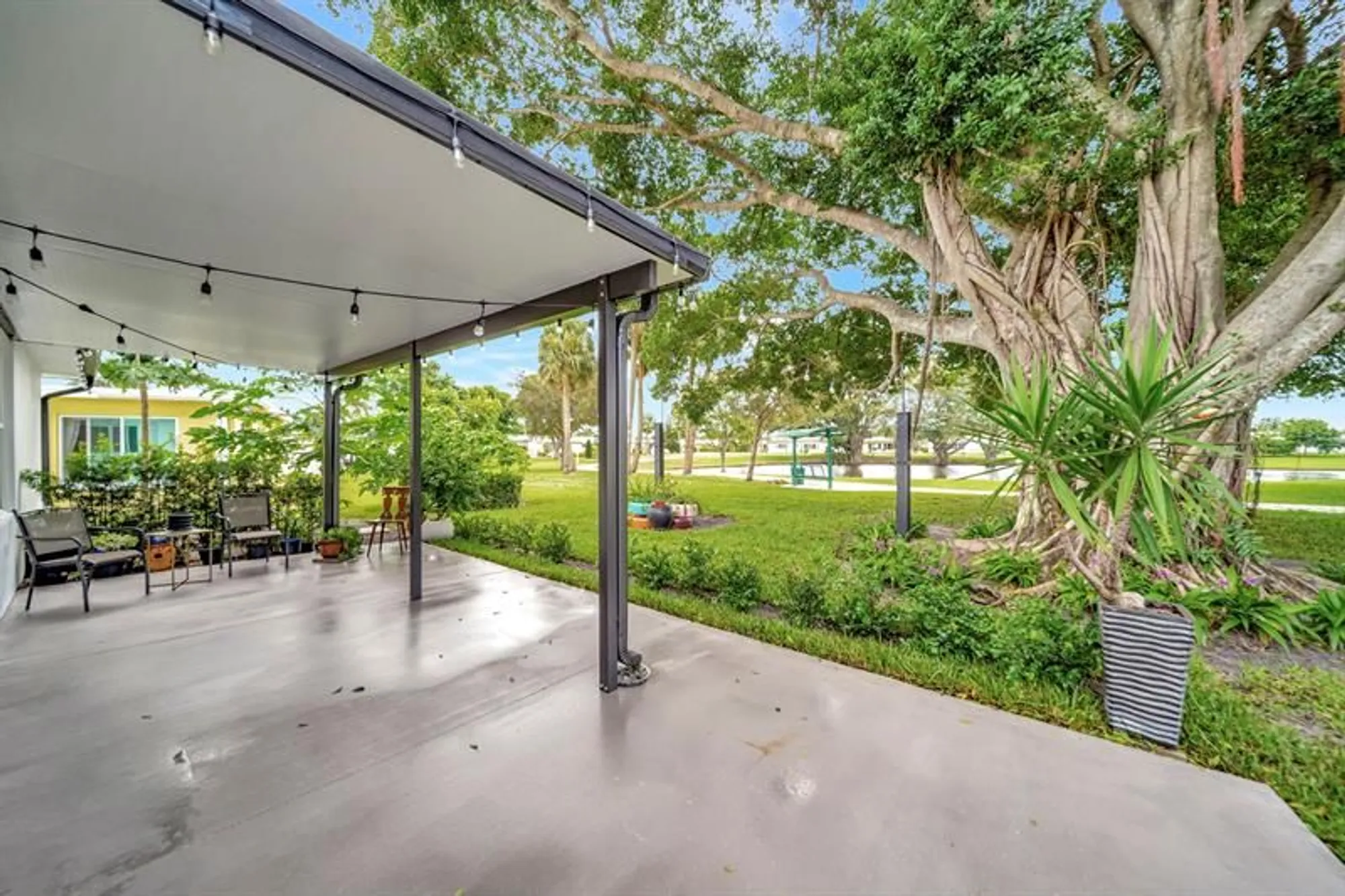 Property Slideshow image 28 of 39 | 4400 nw 45th ct, Tamarac, FL, 33319