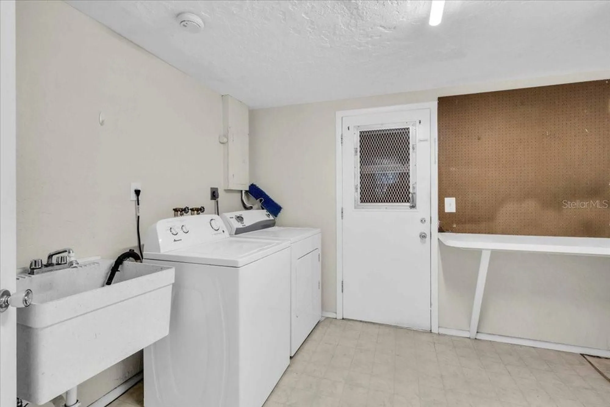 Property Slideshow image 26 of 31 | 3140 village green dr # 1119, Sarasota, FL, 34239