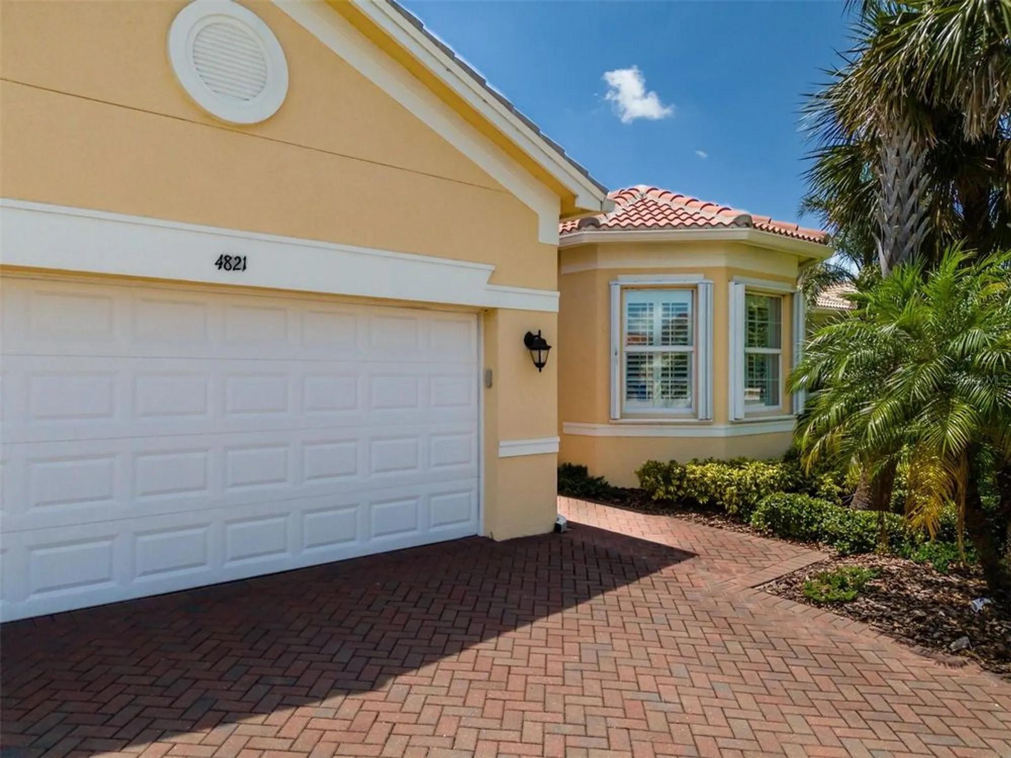 Property Slideshow image 4 of 92 | 4821 grand banks dr, Wimauma, FL, 33598