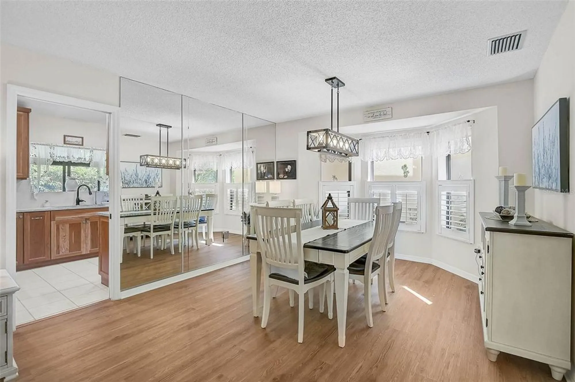 Property Slideshow image 7 of 50 | 7363 oak moss dr # 33, Sarasota, FL, 34241