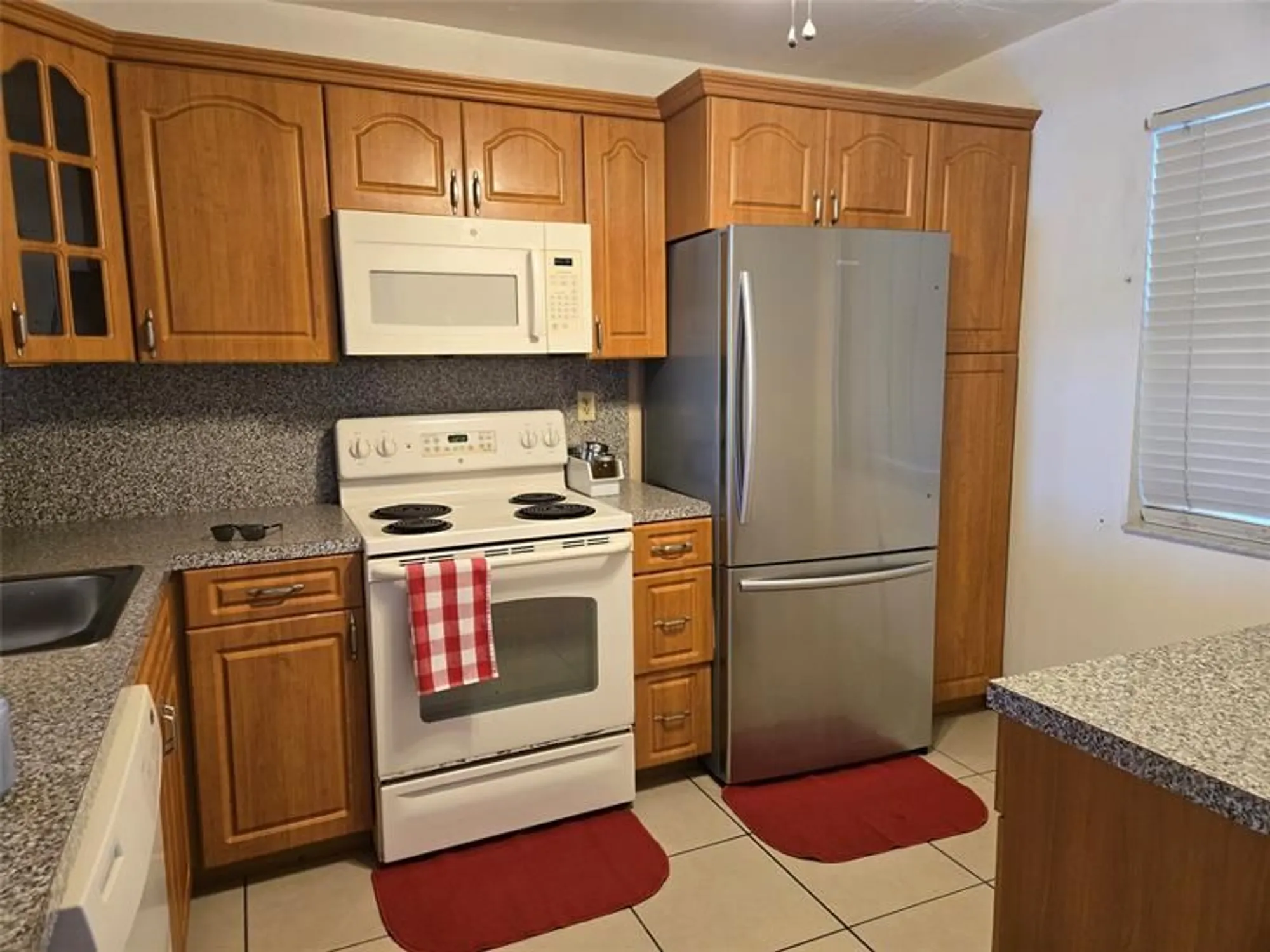 Property Slideshow image 4 of 14 | 1001 colony point cir 305, Pembroke Pines, FL, 33026