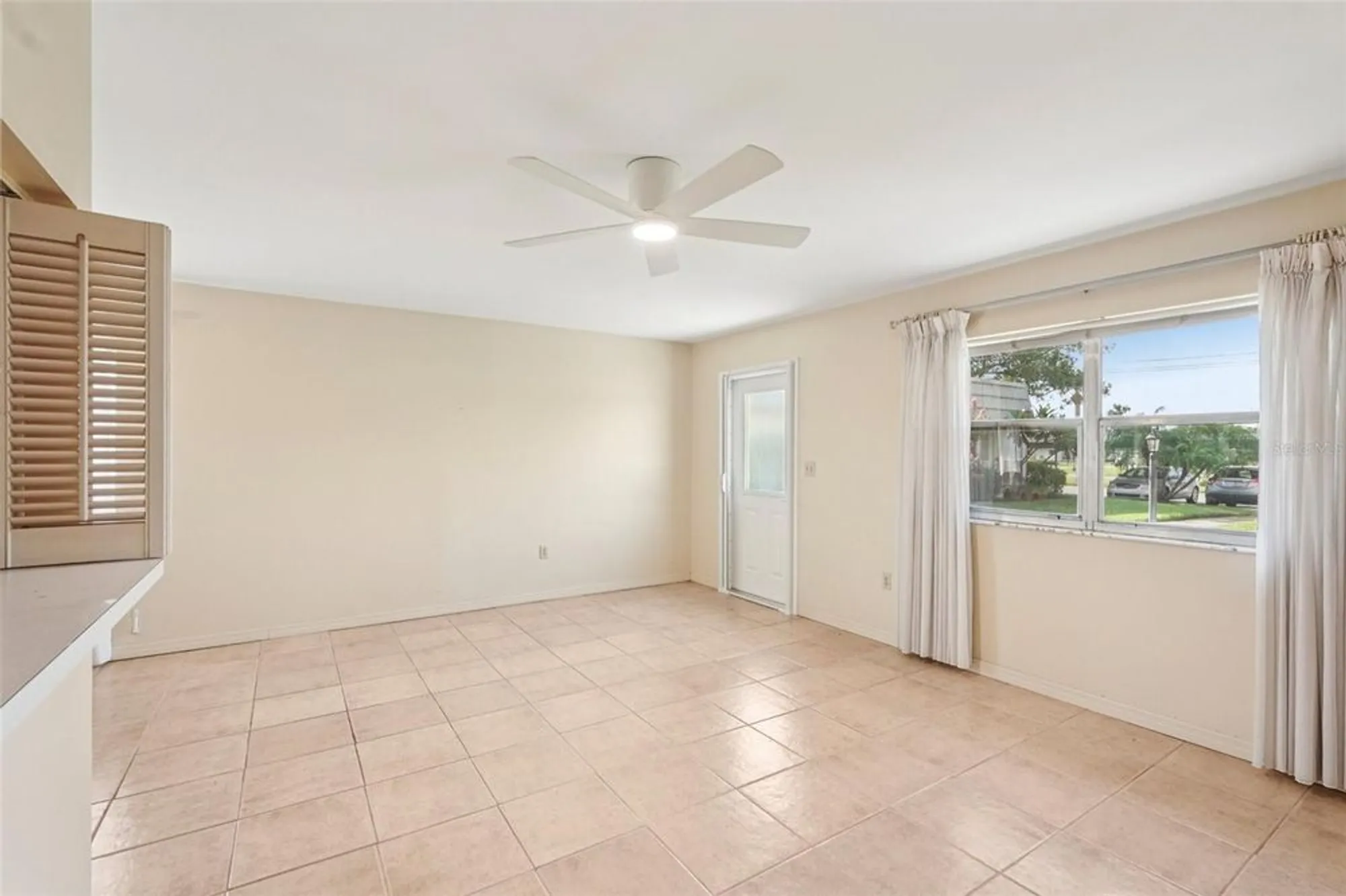 Property Slideshow image 6 of 50 | 201 kings blvd 19, Sun City Center, FL, 33573